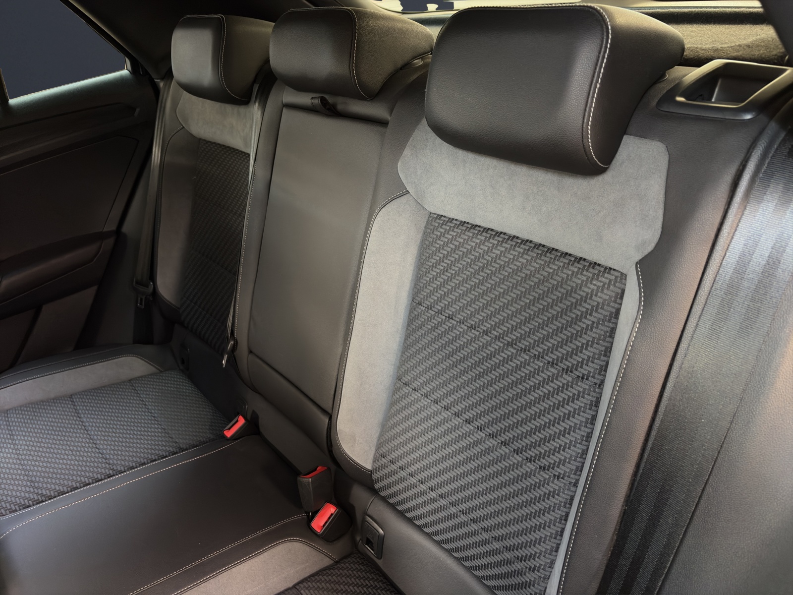 VW T-Roc 2.0 TSI Sport 4M-image-16