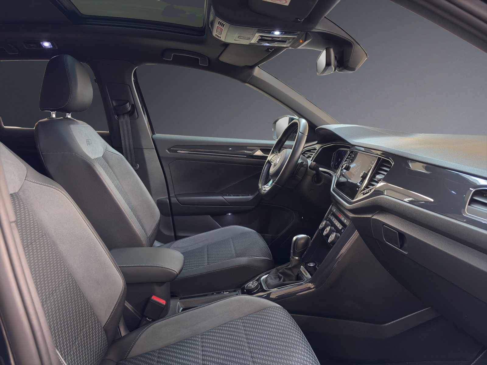 VW T-Roc 2.0 TSI Sport 4M-image-9