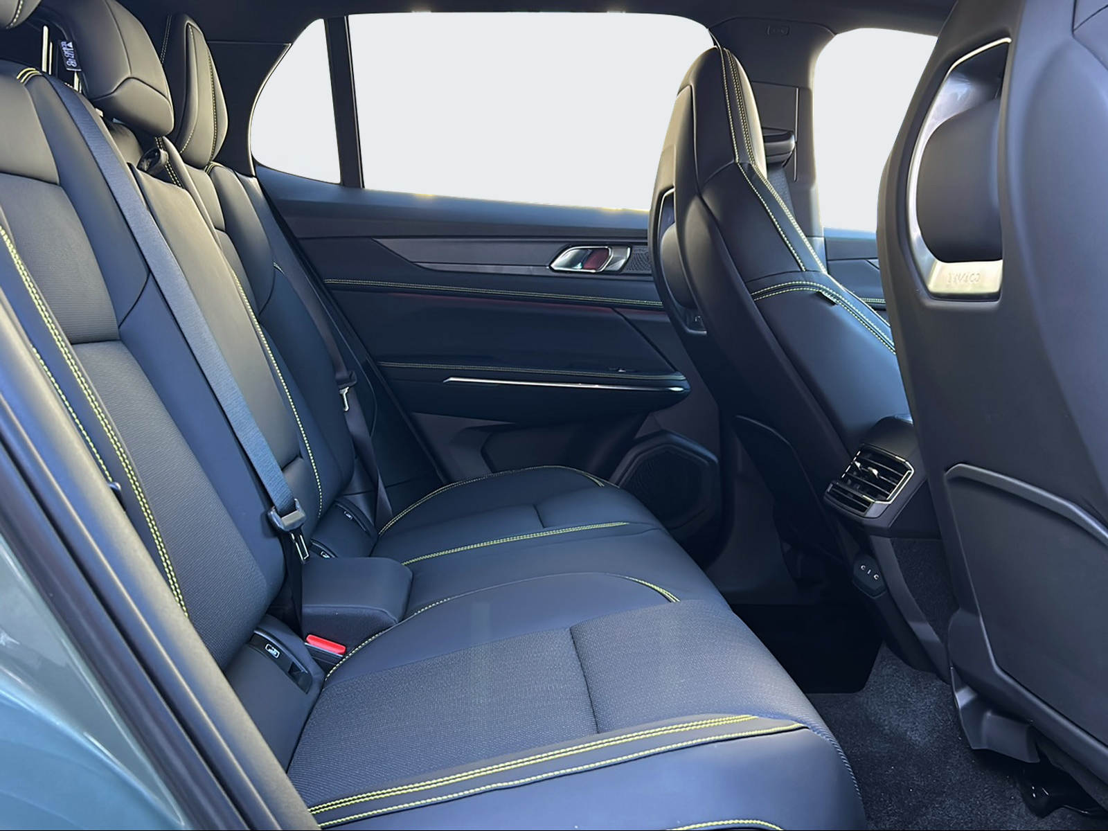 LYNK & CO 01 1.5 PHEV More-image-12