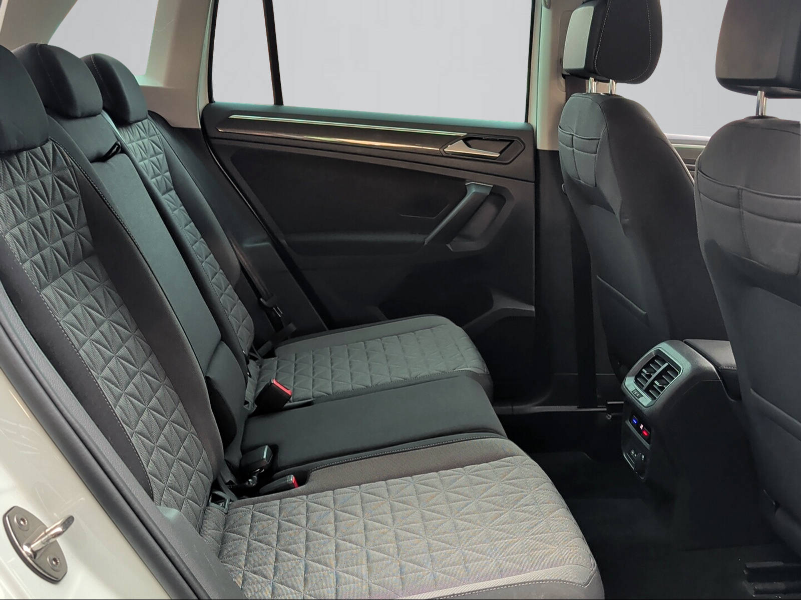VW Tiguan 2.0TSI Life 4Motion DSG-image-7