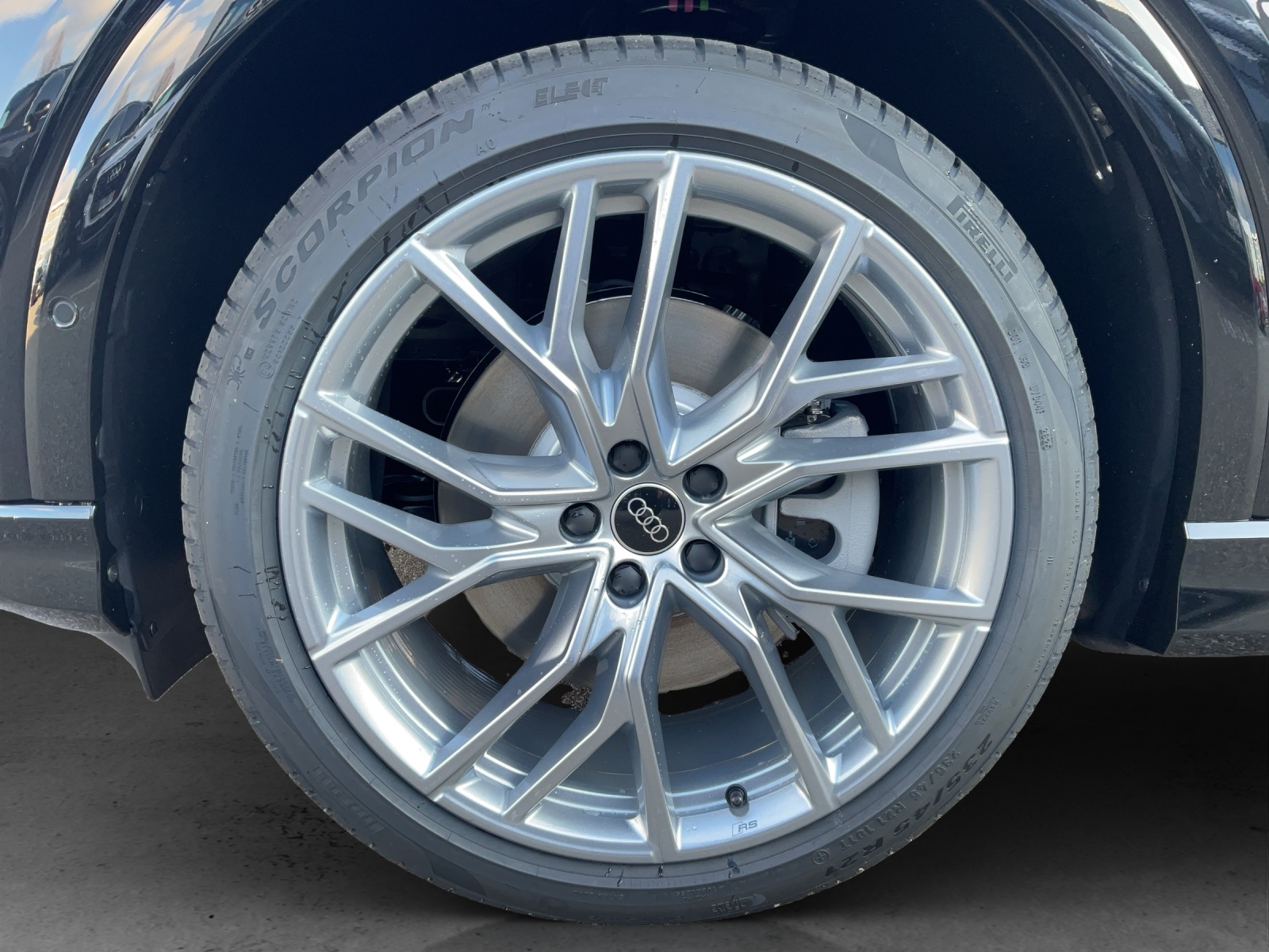 AUDI Q4 e-tron 45 Edition Swiss Ski quattro-image-12