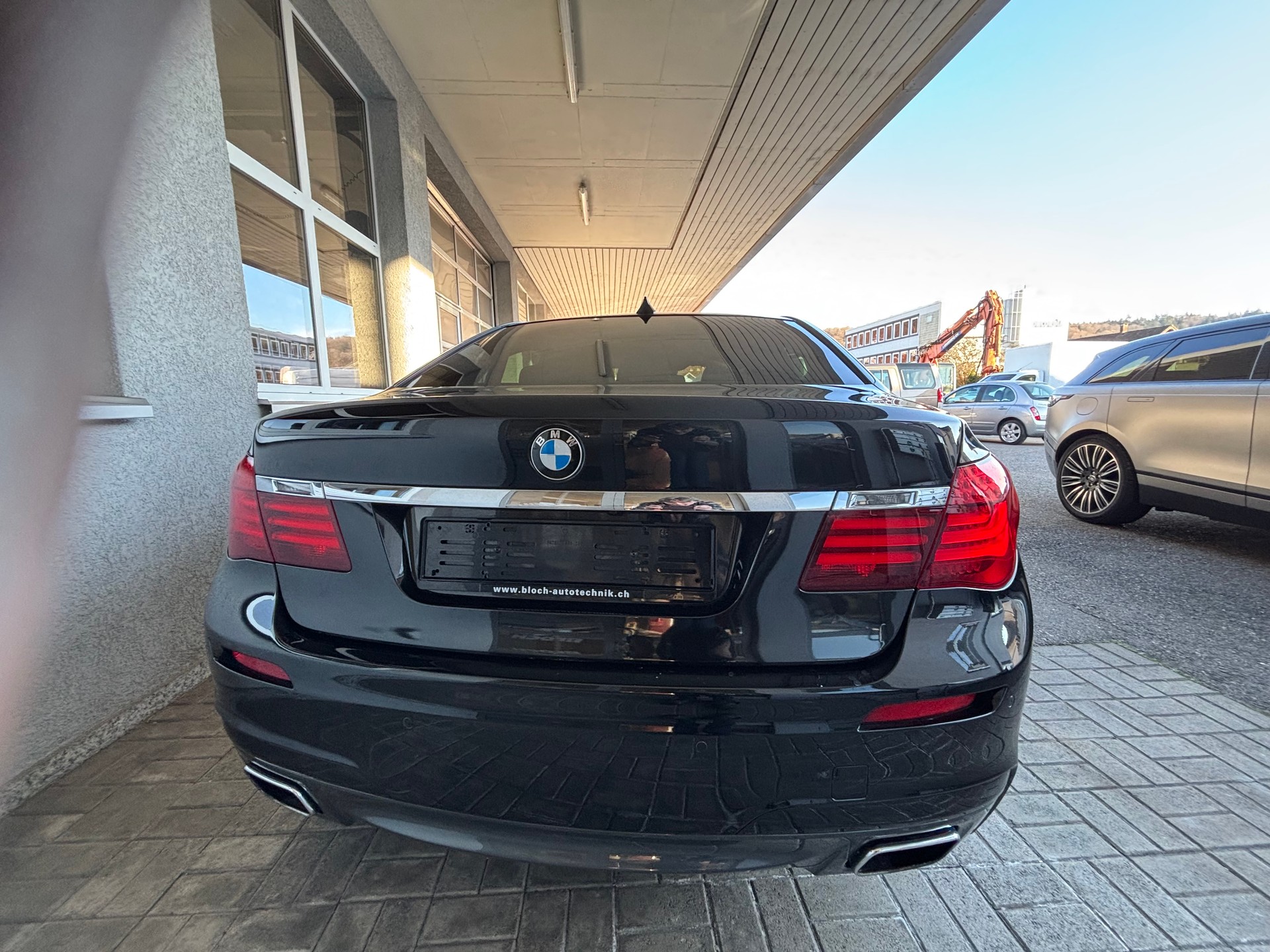 BMW 750i xDrive-image-6