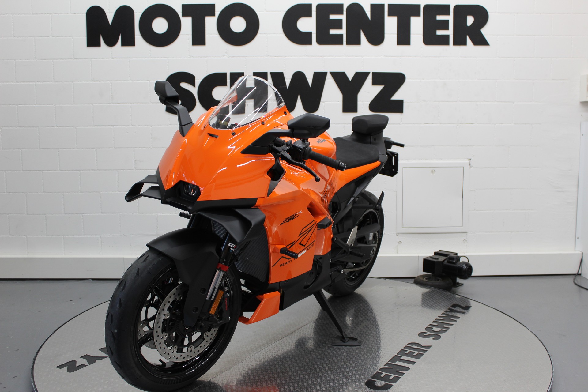 KTM 990 RC R-showroom-element-3