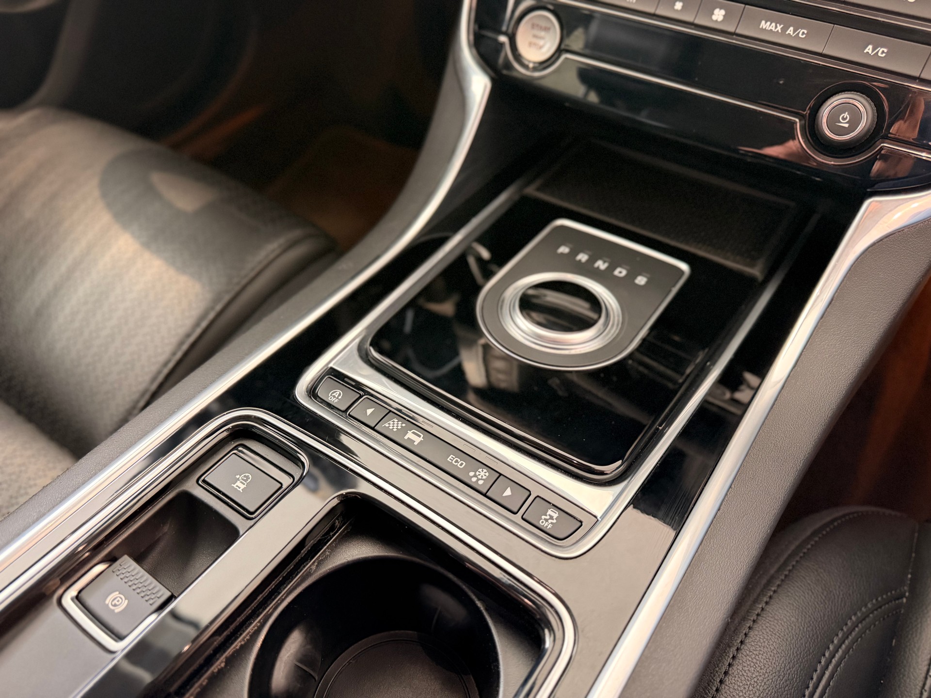 JAGUAR XF 25d Portfolio Automatic-image-24