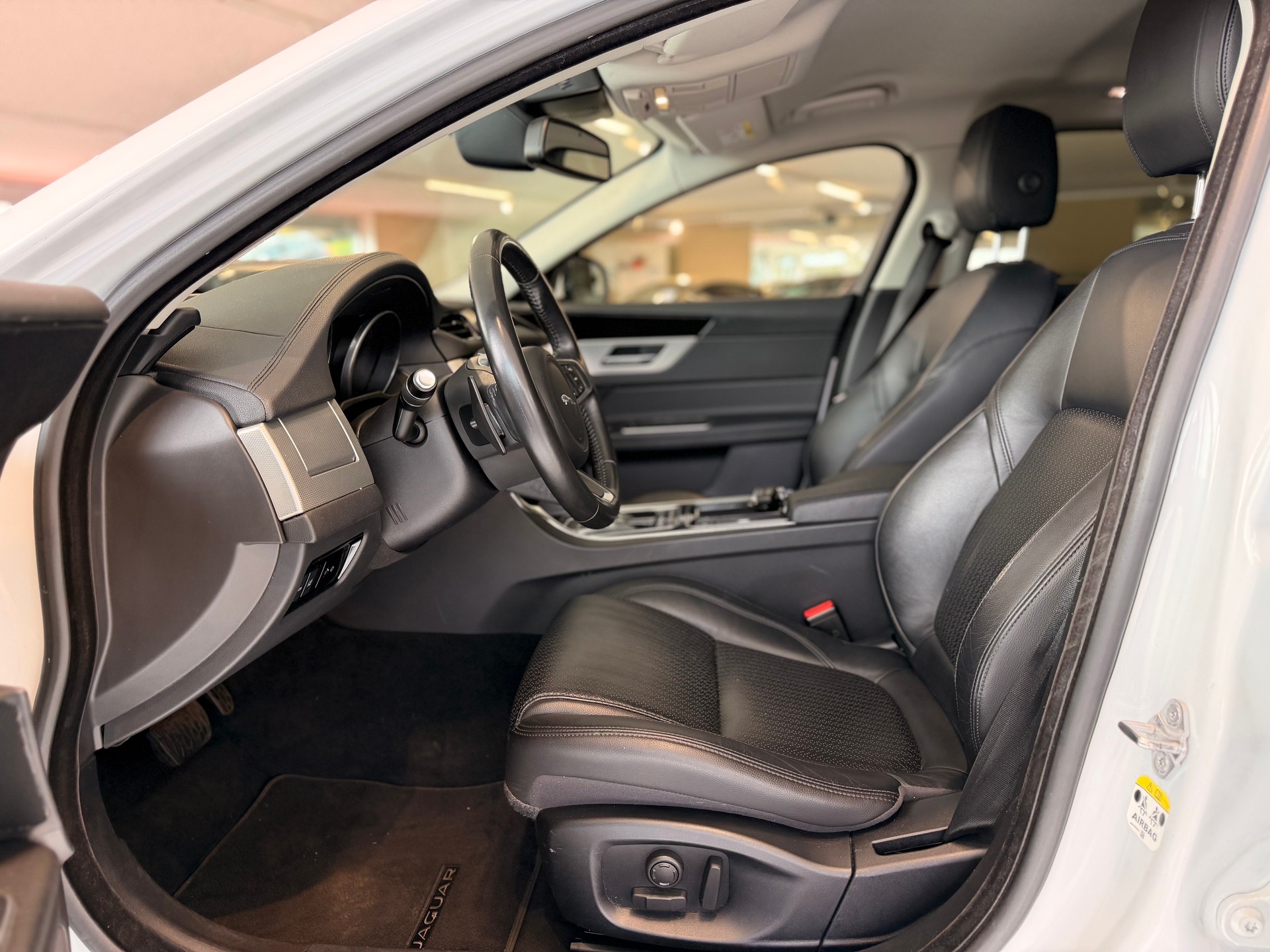 JAGUAR XF 25d Portfolio Automatic-image-13