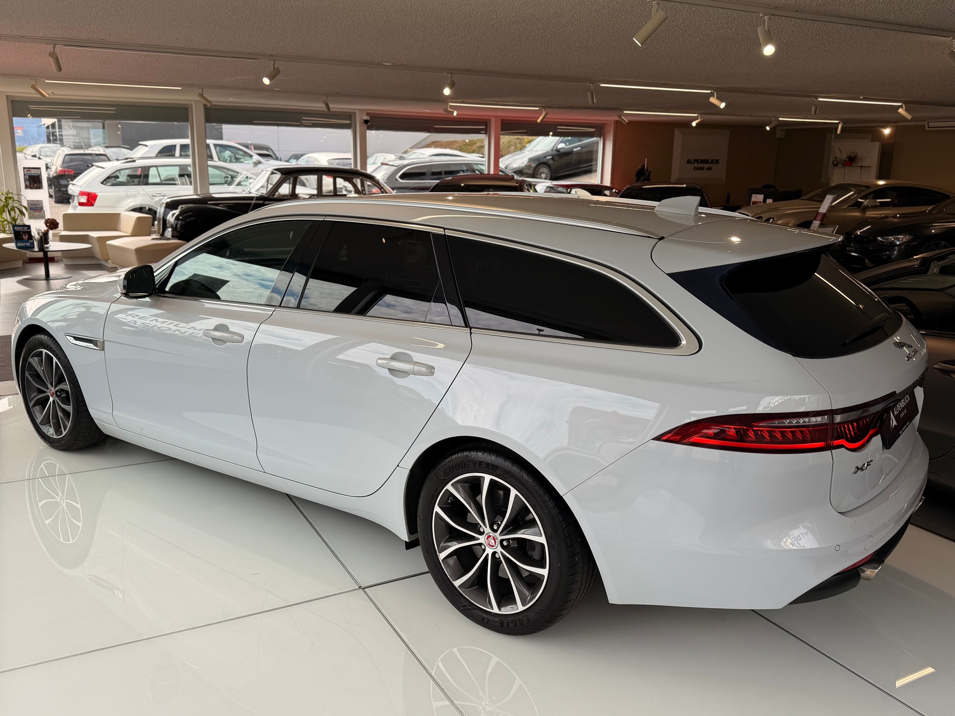 JAGUAR XF 25d Portfolio Automatic-image-8