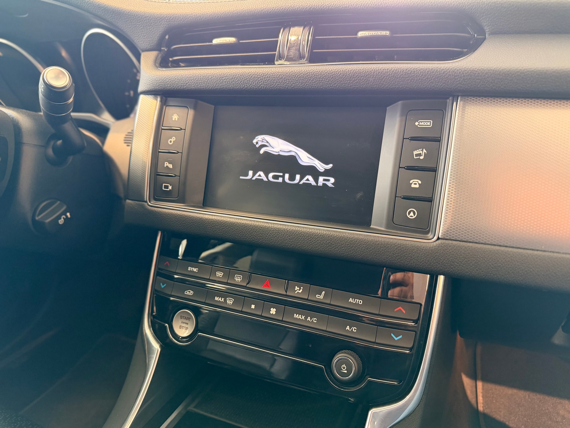 JAGUAR XF 25d Portfolio Automatic-image-26