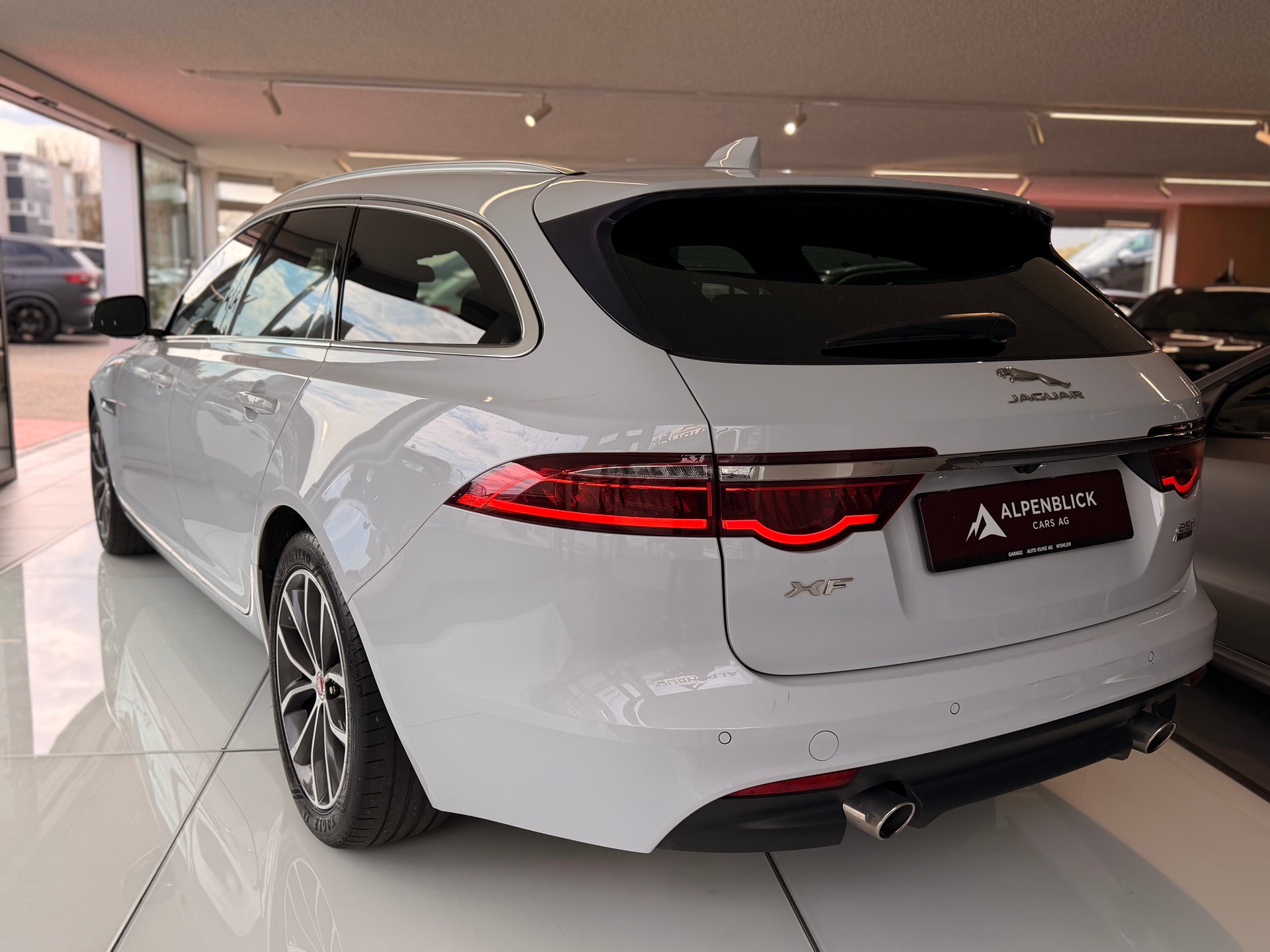 JAGUAR XF 25d Portfolio Automatic-image-7