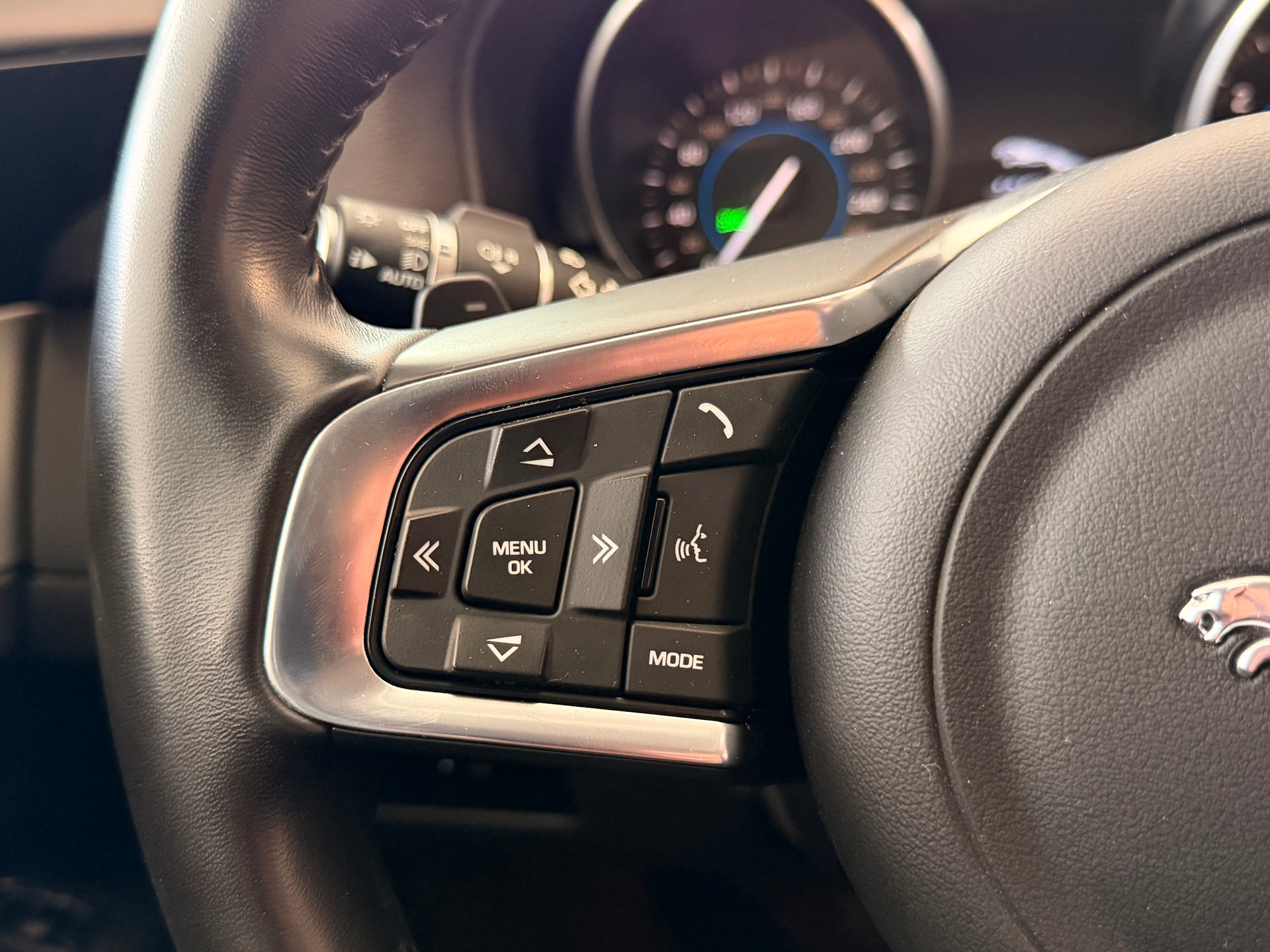 JAGUAR XF 25d Portfolio Automatic-image-28
