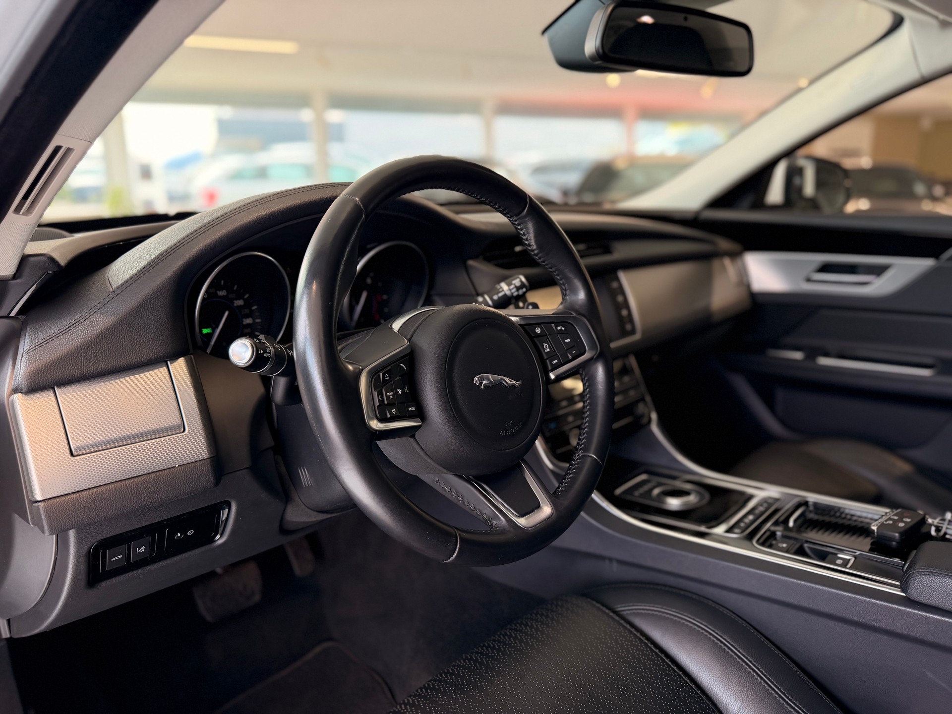 JAGUAR XF 25d Portfolio Automatic-image-15