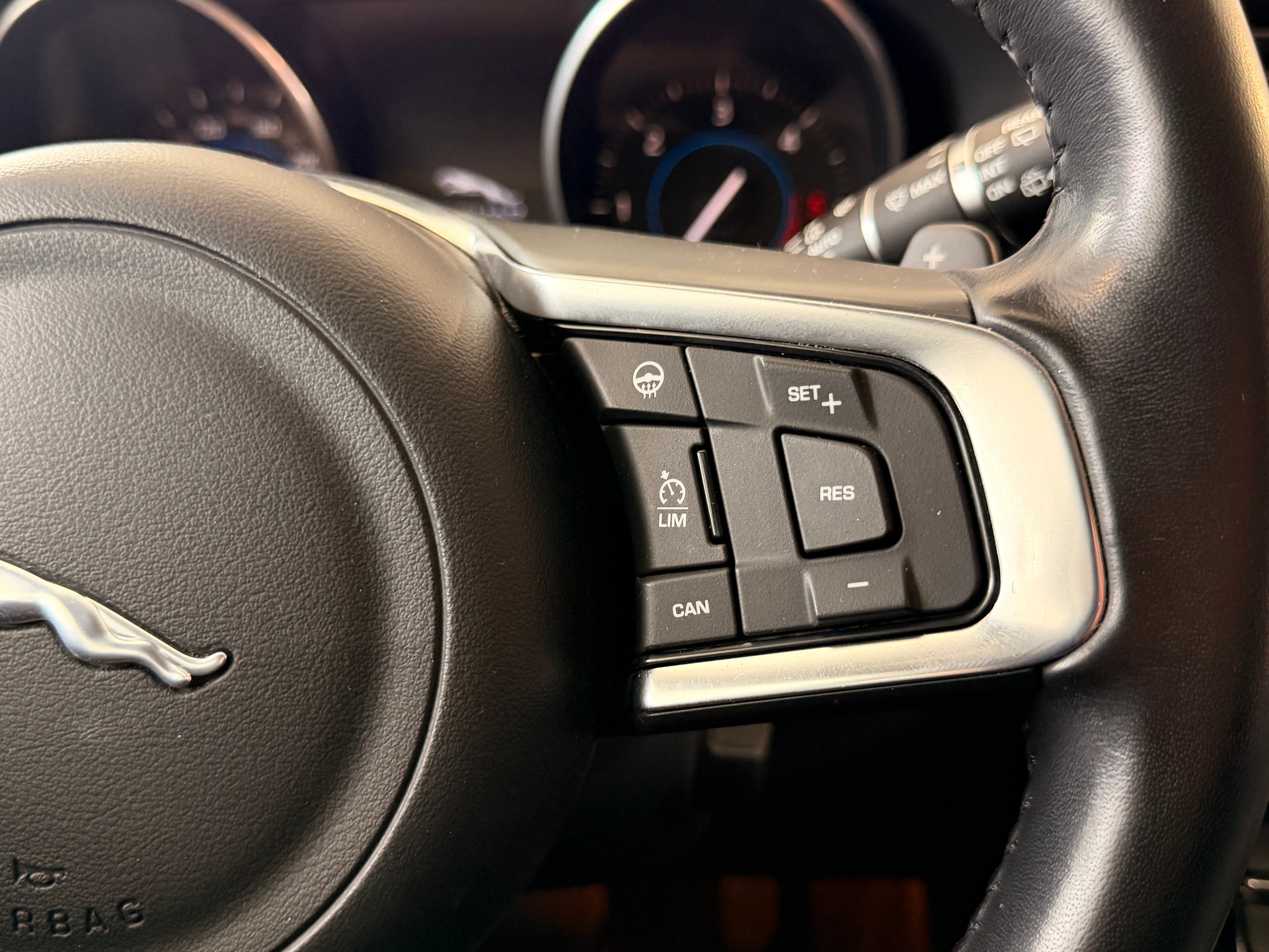 JAGUAR XF 25d Portfolio Automatic-image-27