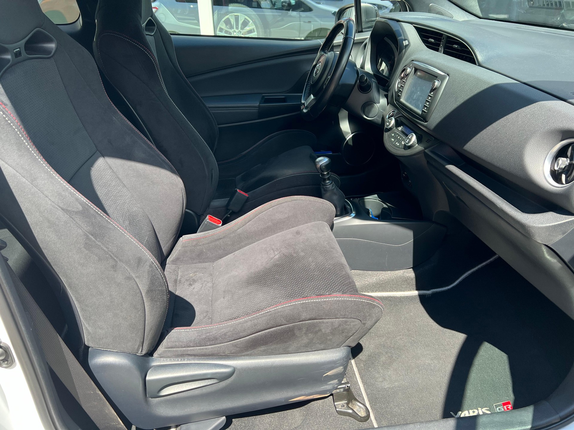 TOYOTA Yaris 1.8 VVT-i GRMN-image-12
