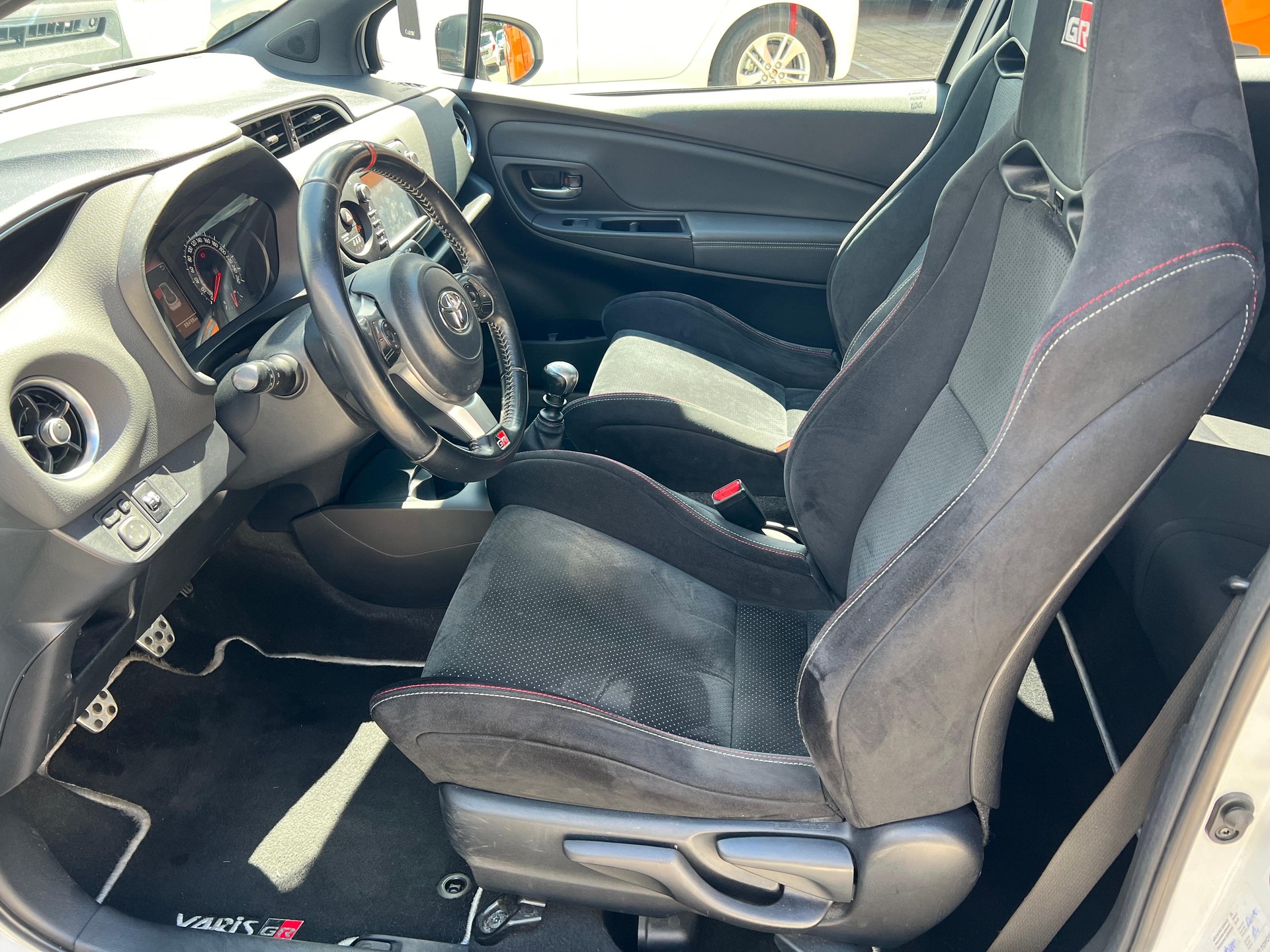 TOYOTA Yaris 1.8 VVT-i GRMN-image-8