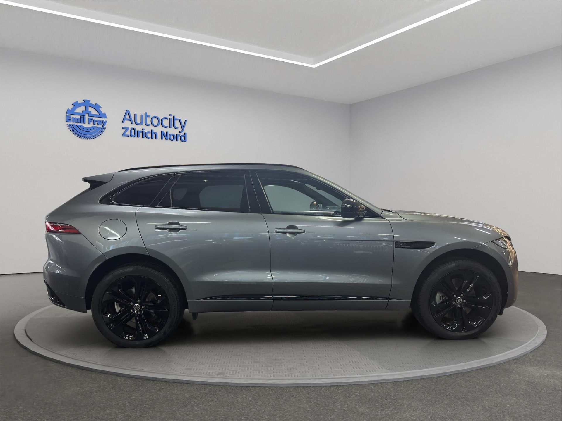 JAGUAR F-Pace 3.0 D I6 R-Dynamic SE 90th Anniversary Edition AWD-image-3