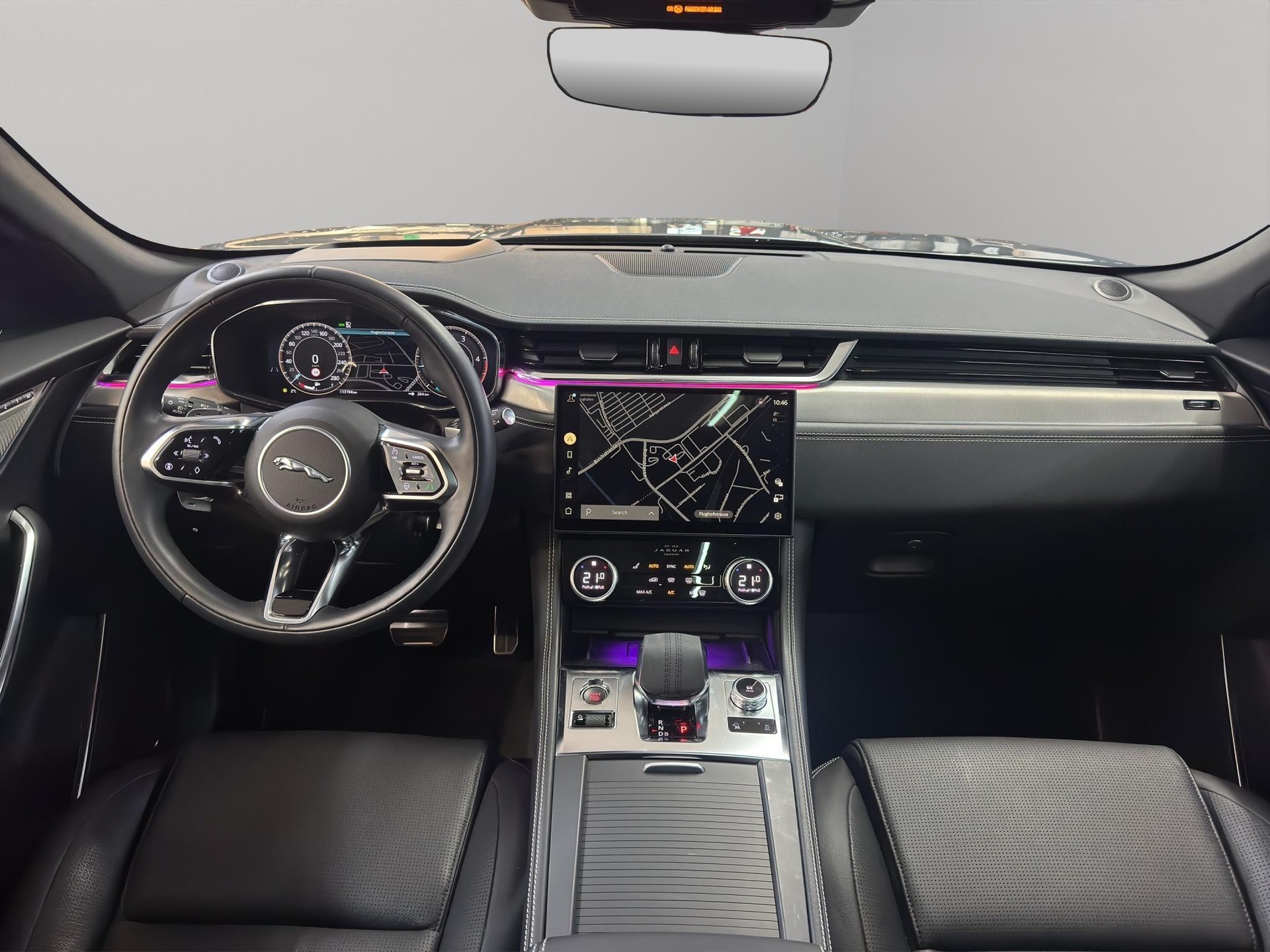 JAGUAR F-Pace 3.0 D I6 R-Dynamic SE 90th Anniversary Edition AWD-image-9