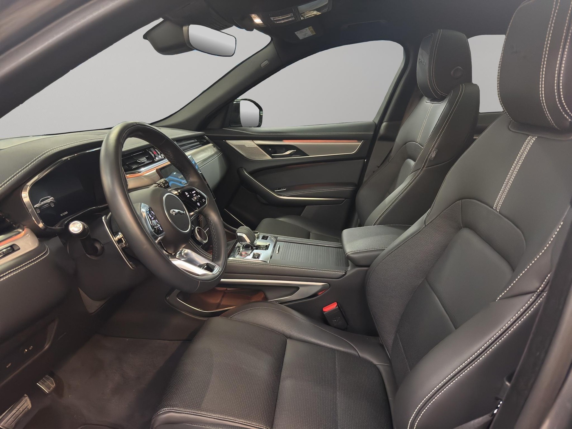 JAGUAR F-Pace 3.0 D I6 R-Dynamic SE 90th Anniversary Edition AWD-image-6