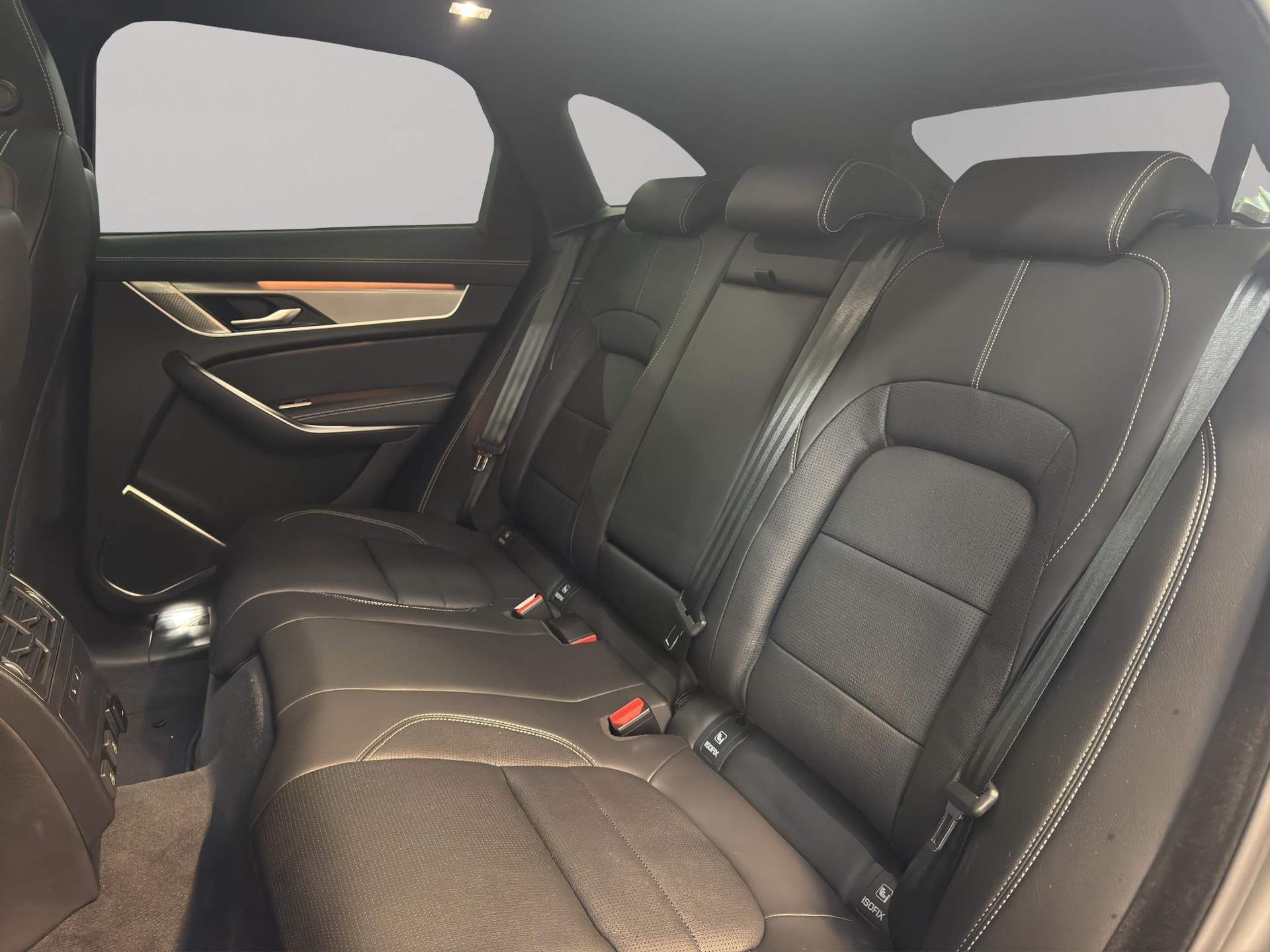 JAGUAR F-Pace 3.0 D I6 R-Dynamic SE 90th Anniversary Edition AWD-image-7