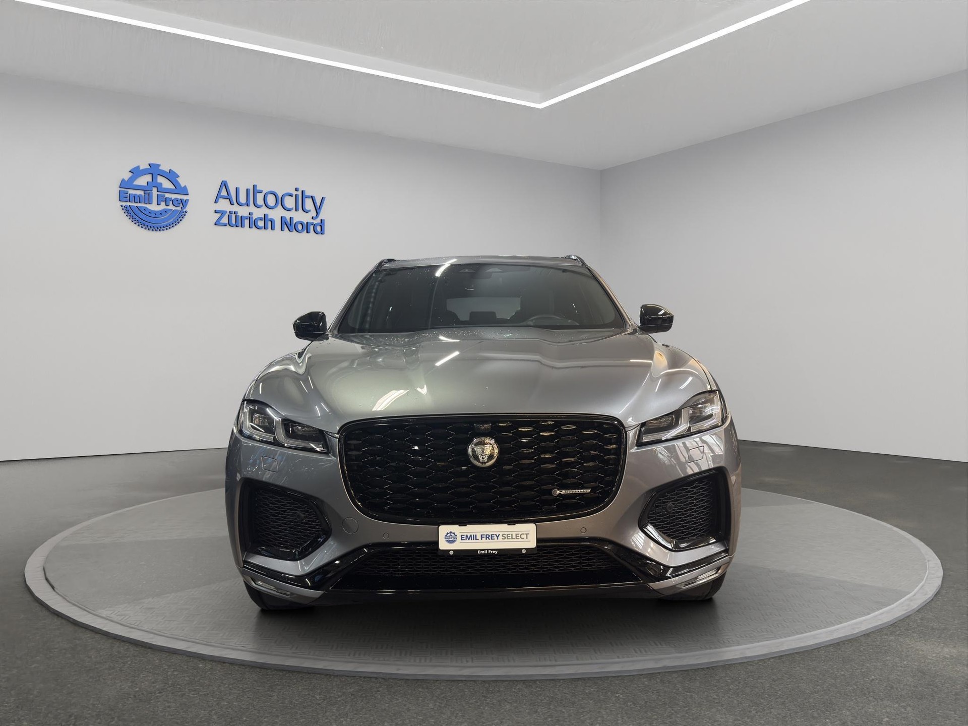 JAGUAR F-Pace 3.0 D I6 R-Dynamic SE 90th Anniversary Edition AWD-image-4