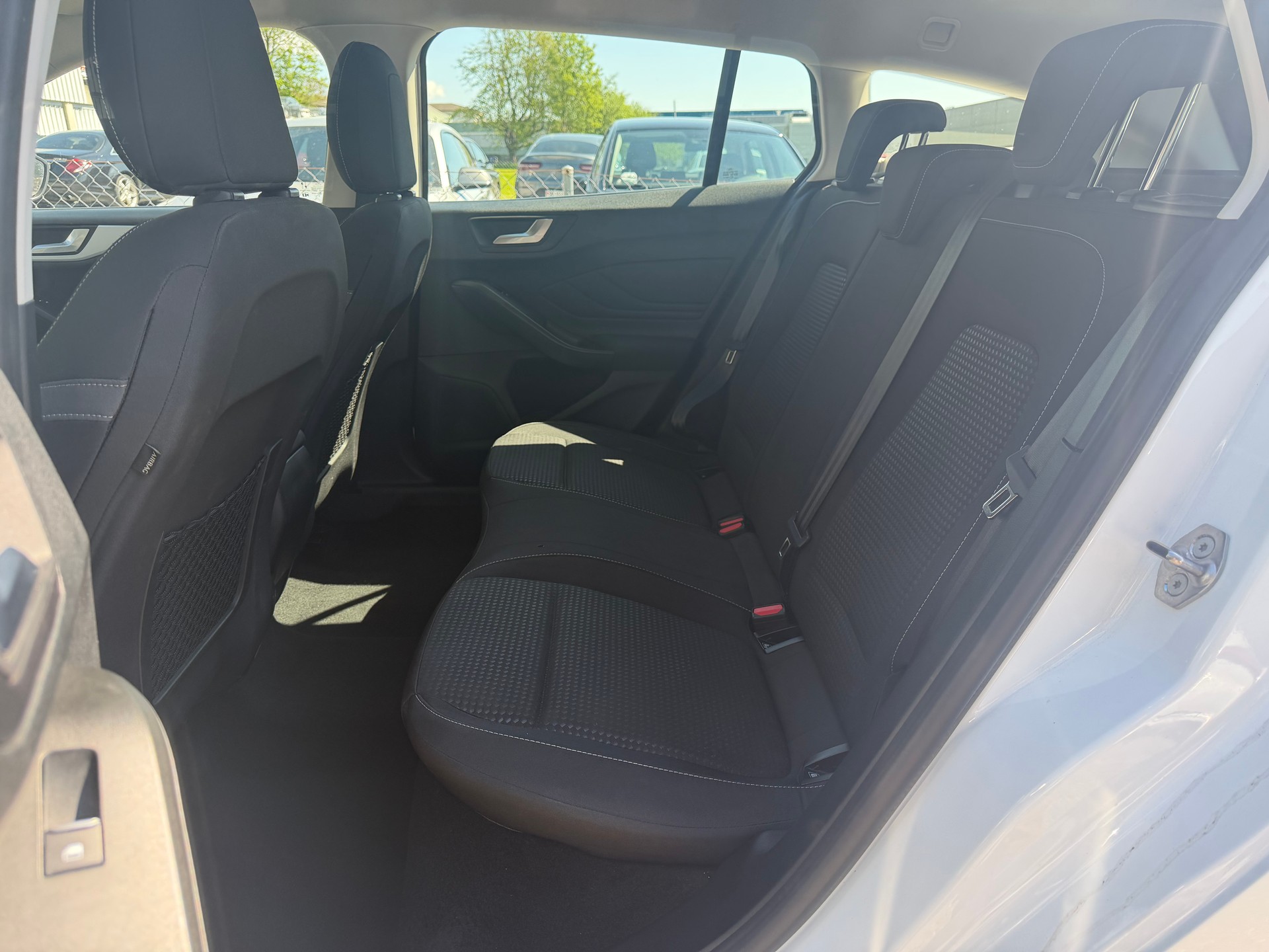 FORD Focus 1.5 TDCi Cool Connect Automatic ** Gr. Navi * Klima * LED * PDC V&H- RF-Kamera * Tempomat * Frisch Ab MFK-image-6