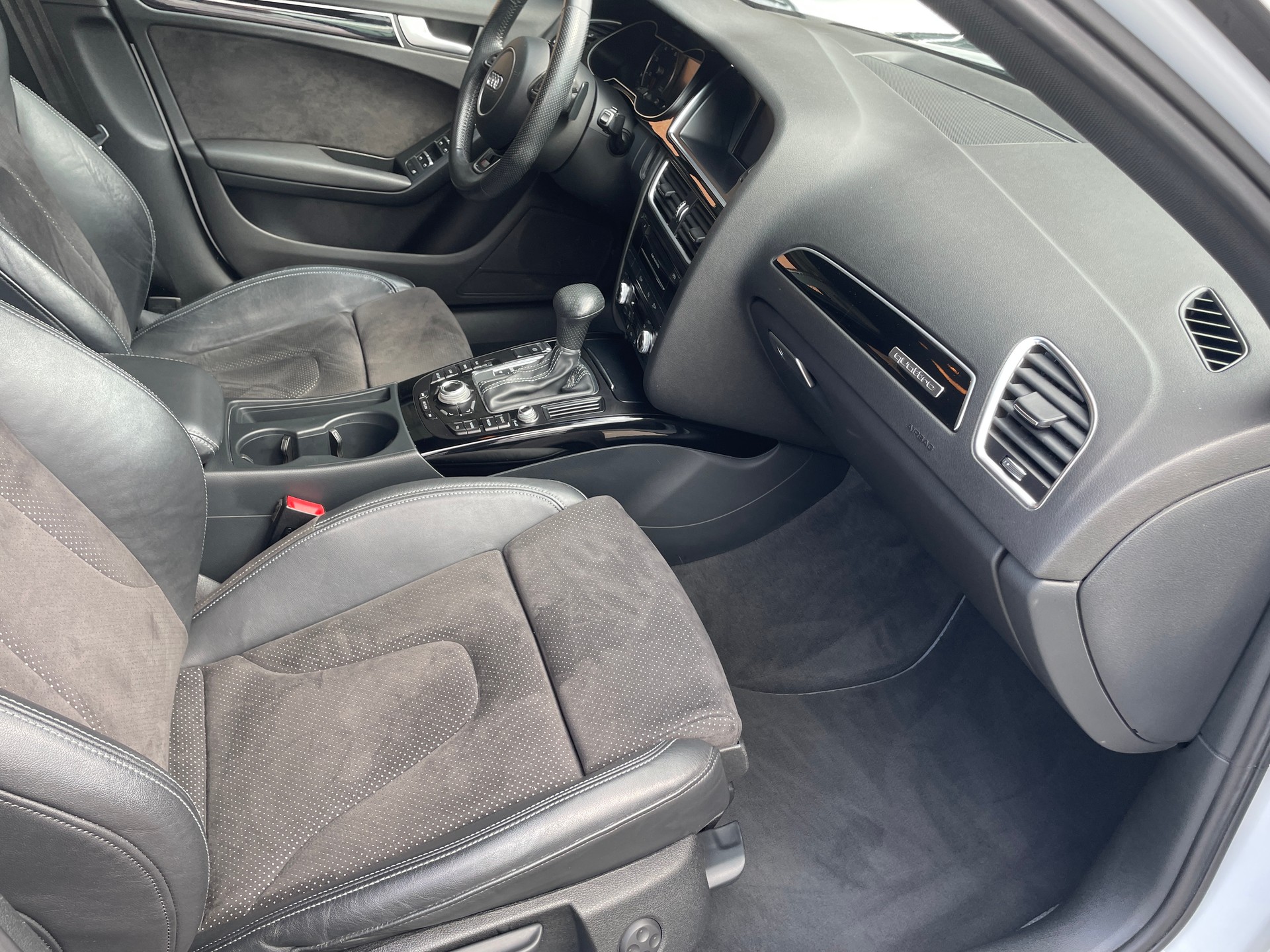 AUDI A4 Avant 2.0 TFSI multitronic S-Line quattro-image-9