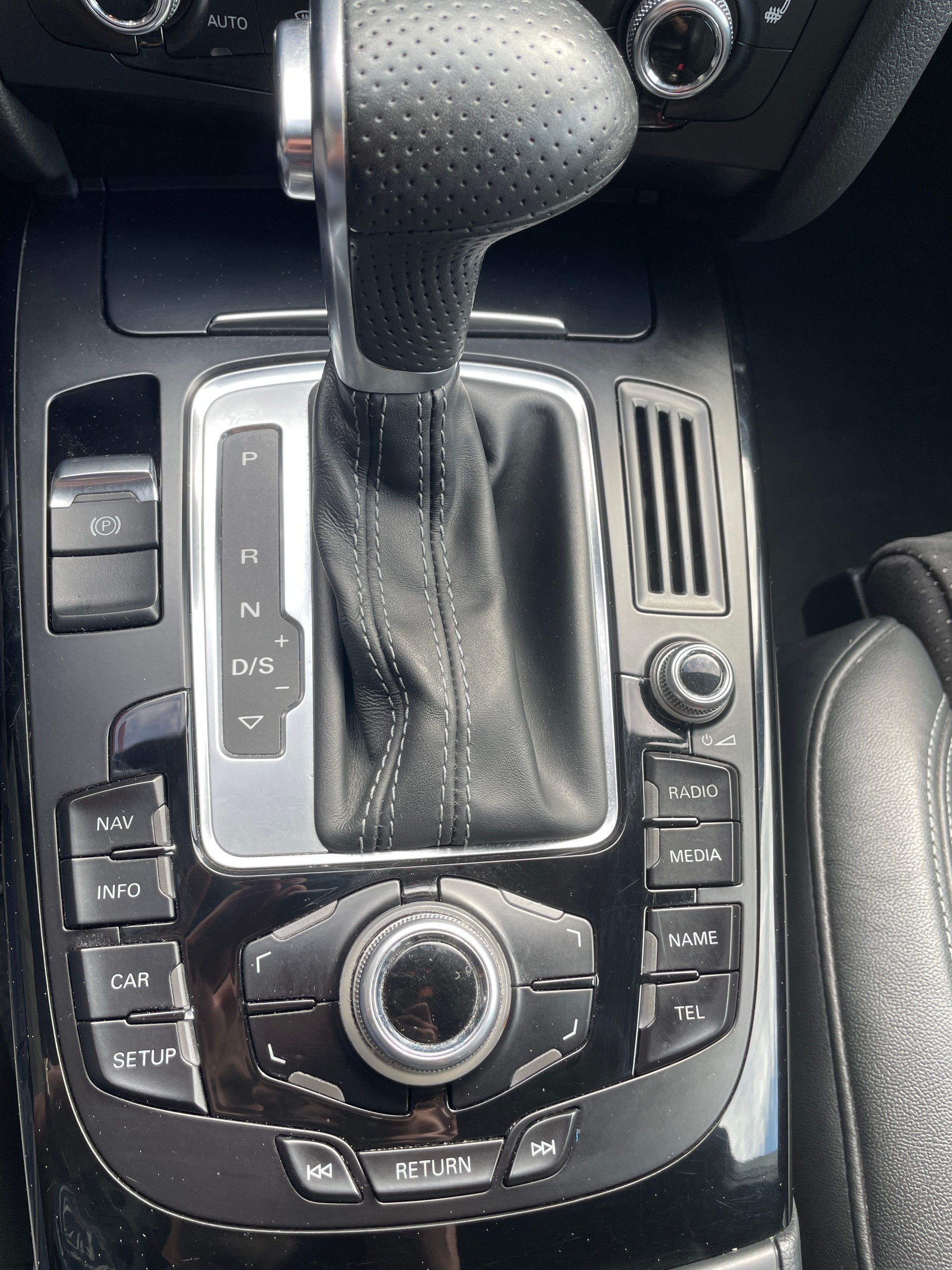 AUDI A4 Avant 2.0 TFSI multitronic S-Line quattro-image-17