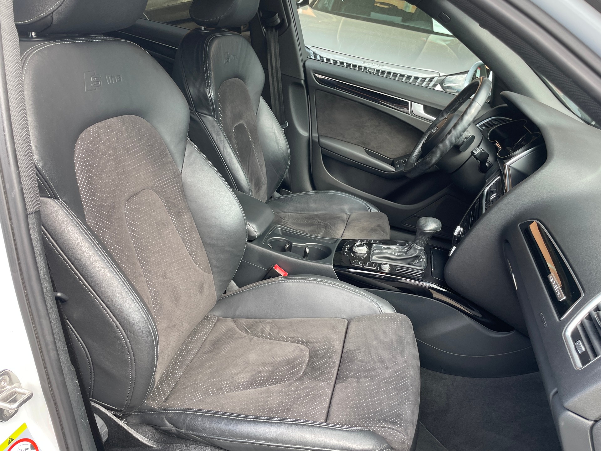 AUDI A4 Avant 2.0 TFSI multitronic S-Line quattro-image-10