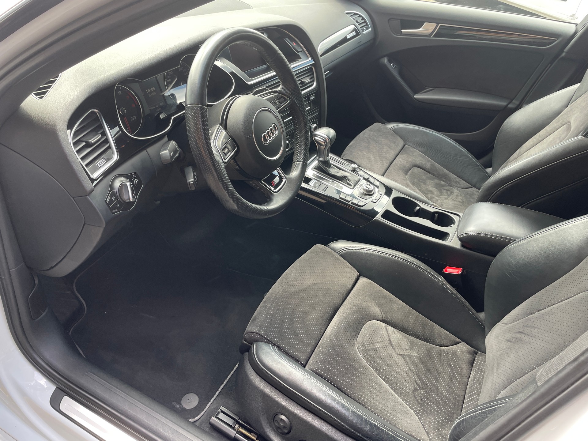 AUDI A4 Avant 2.0 TFSI multitronic S-Line quattro-image-14