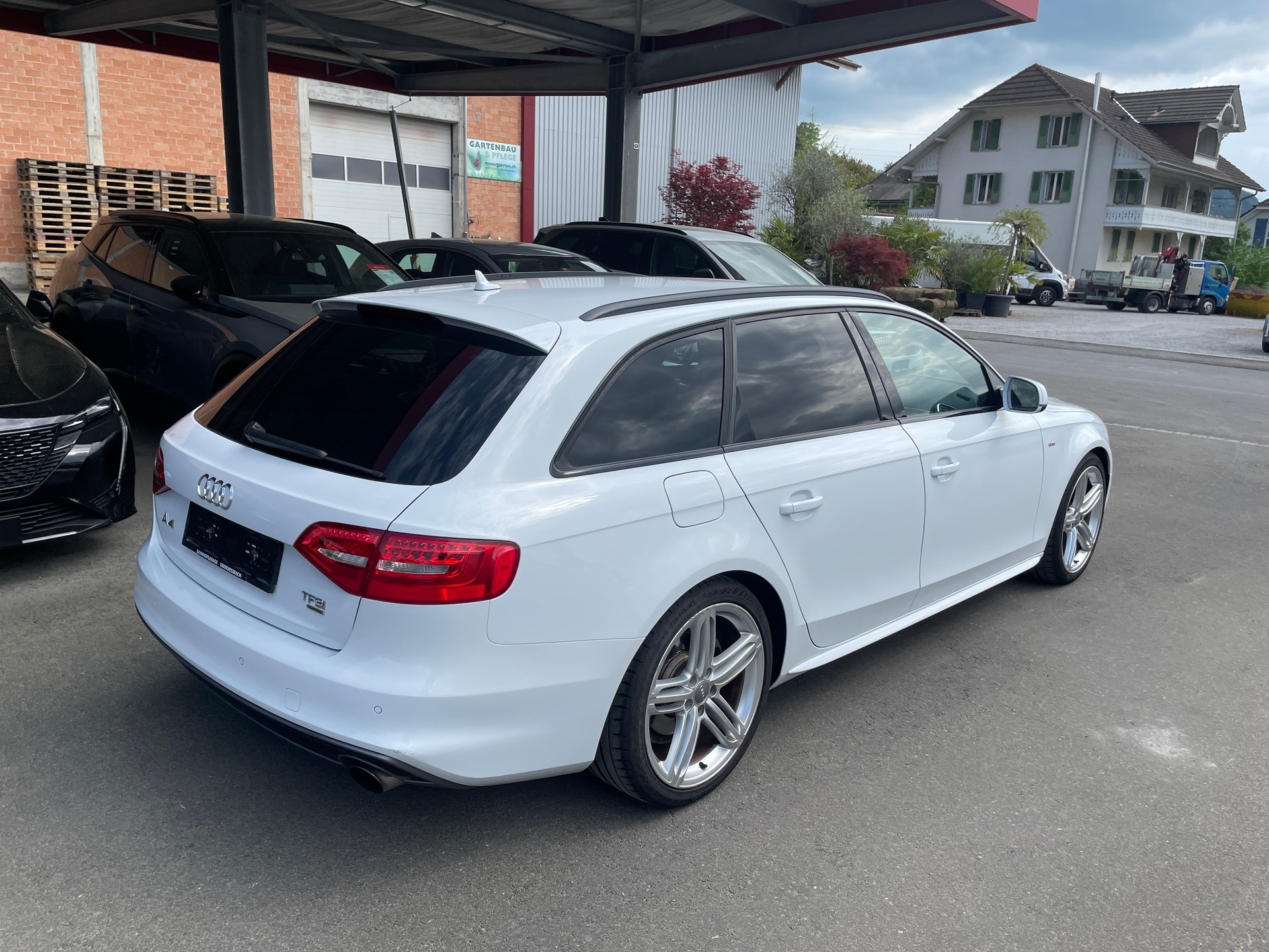 AUDI A4 Avant 2.0 TFSI multitronic S-Line quattro-image-2