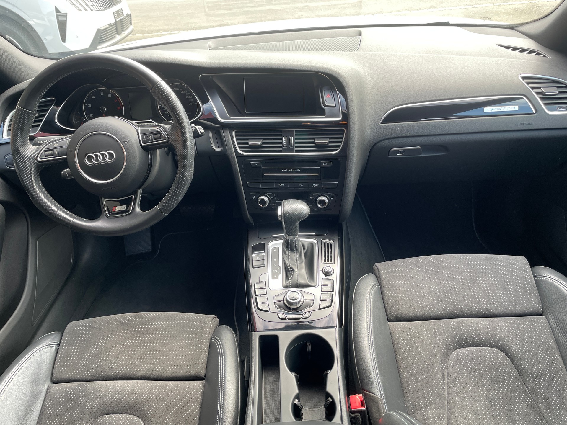 AUDI A4 Avant 2.0 TFSI multitronic S-Line quattro-image-6