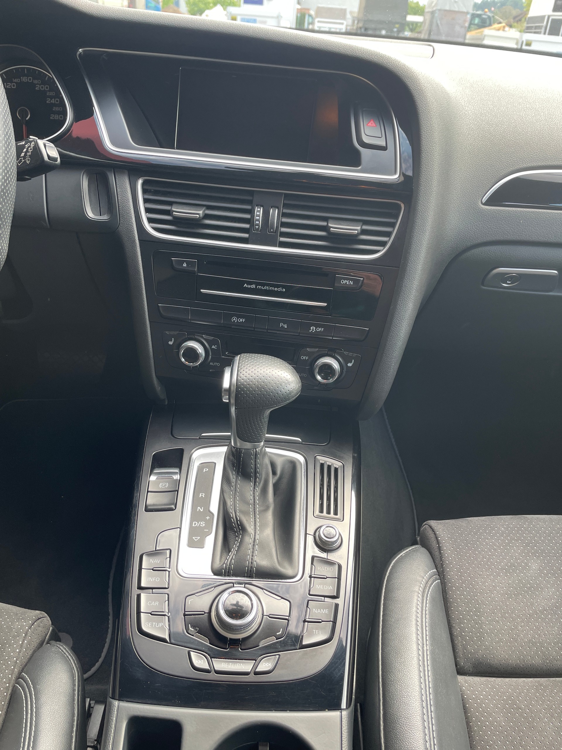 AUDI A4 Avant 2.0 TFSI multitronic S-Line quattro-image-8