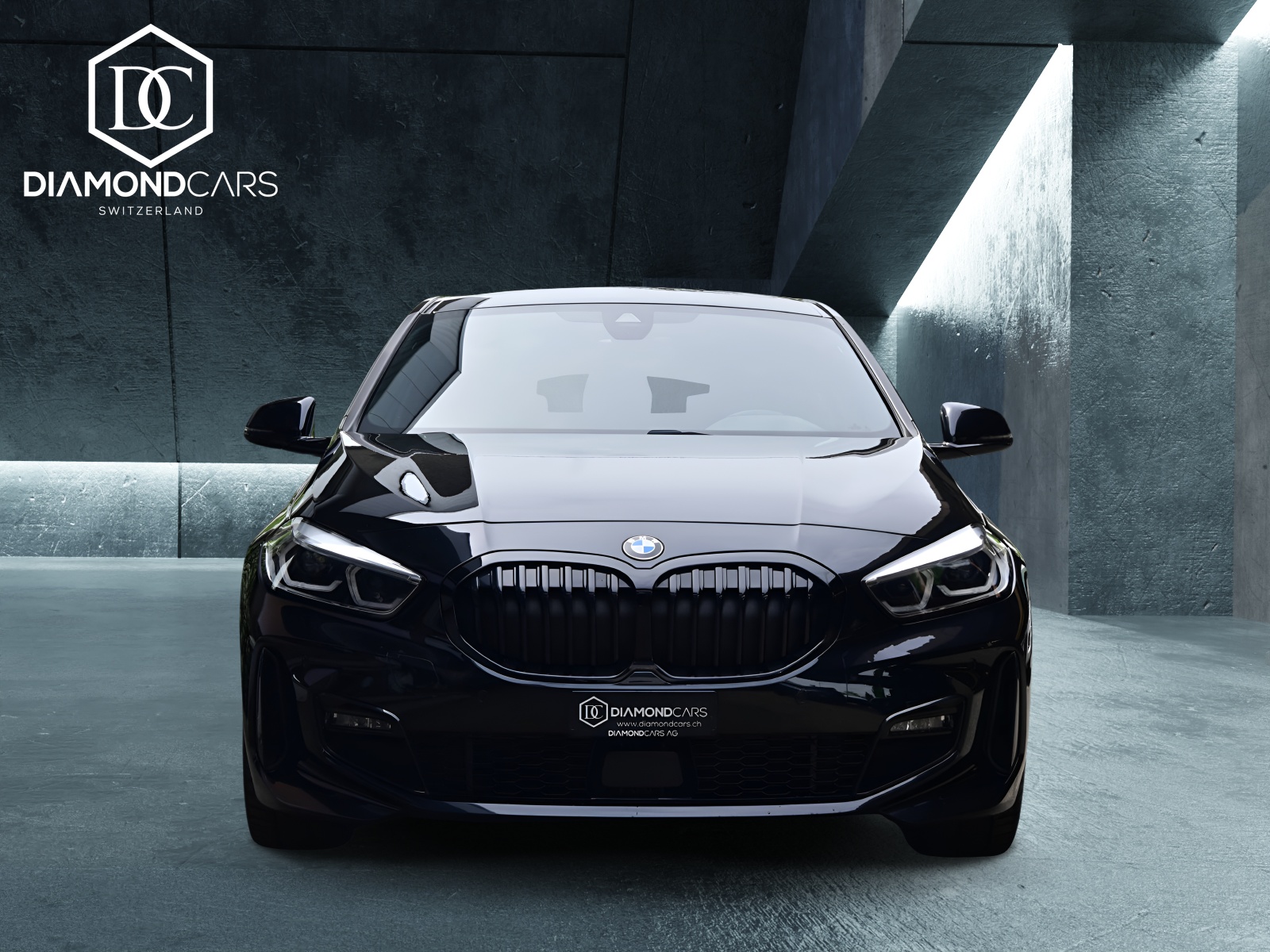 BMW 118i *M-Sportpaket*-showroom-element-1