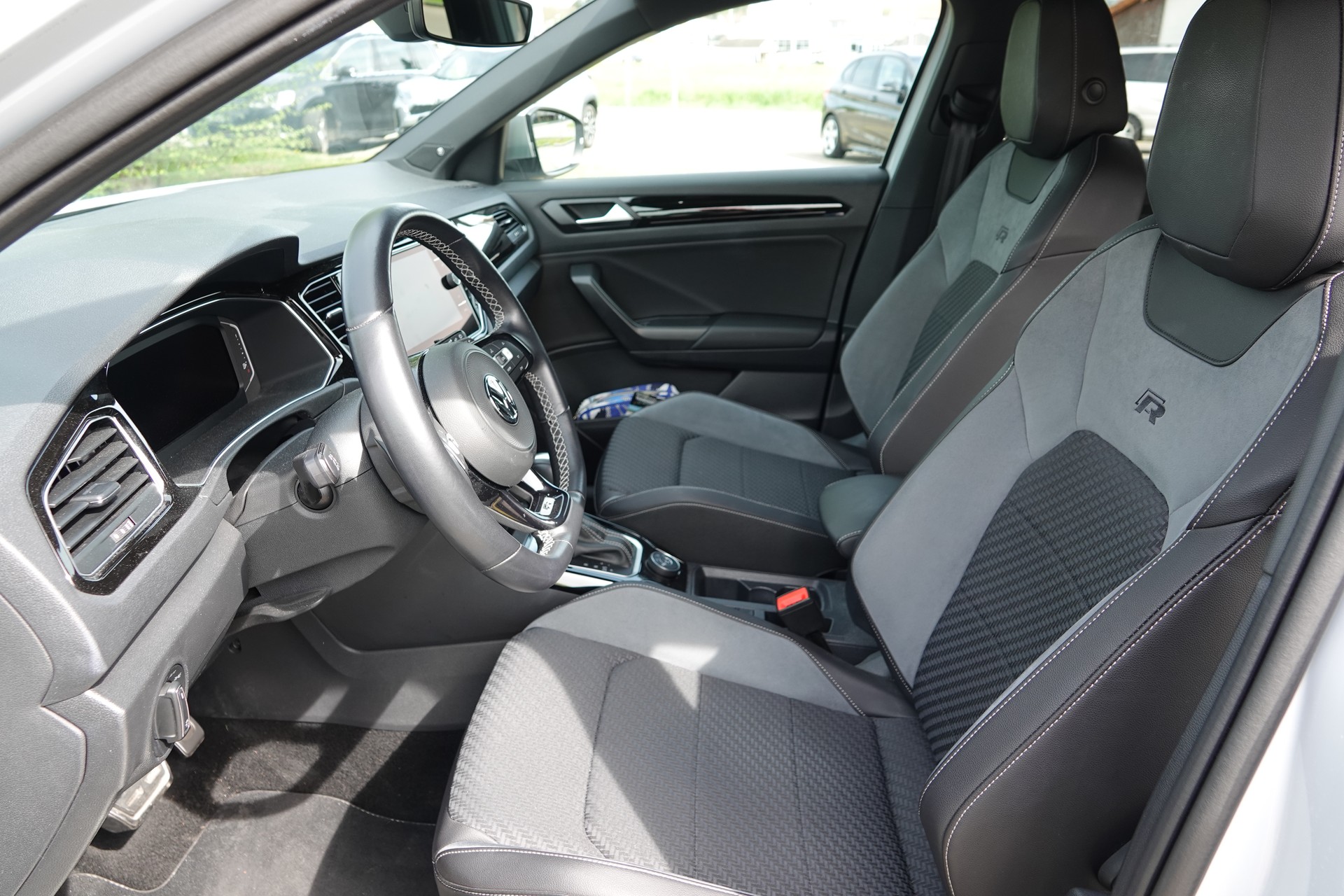 VW 2.0 TSI R DSG 4motion-image-3