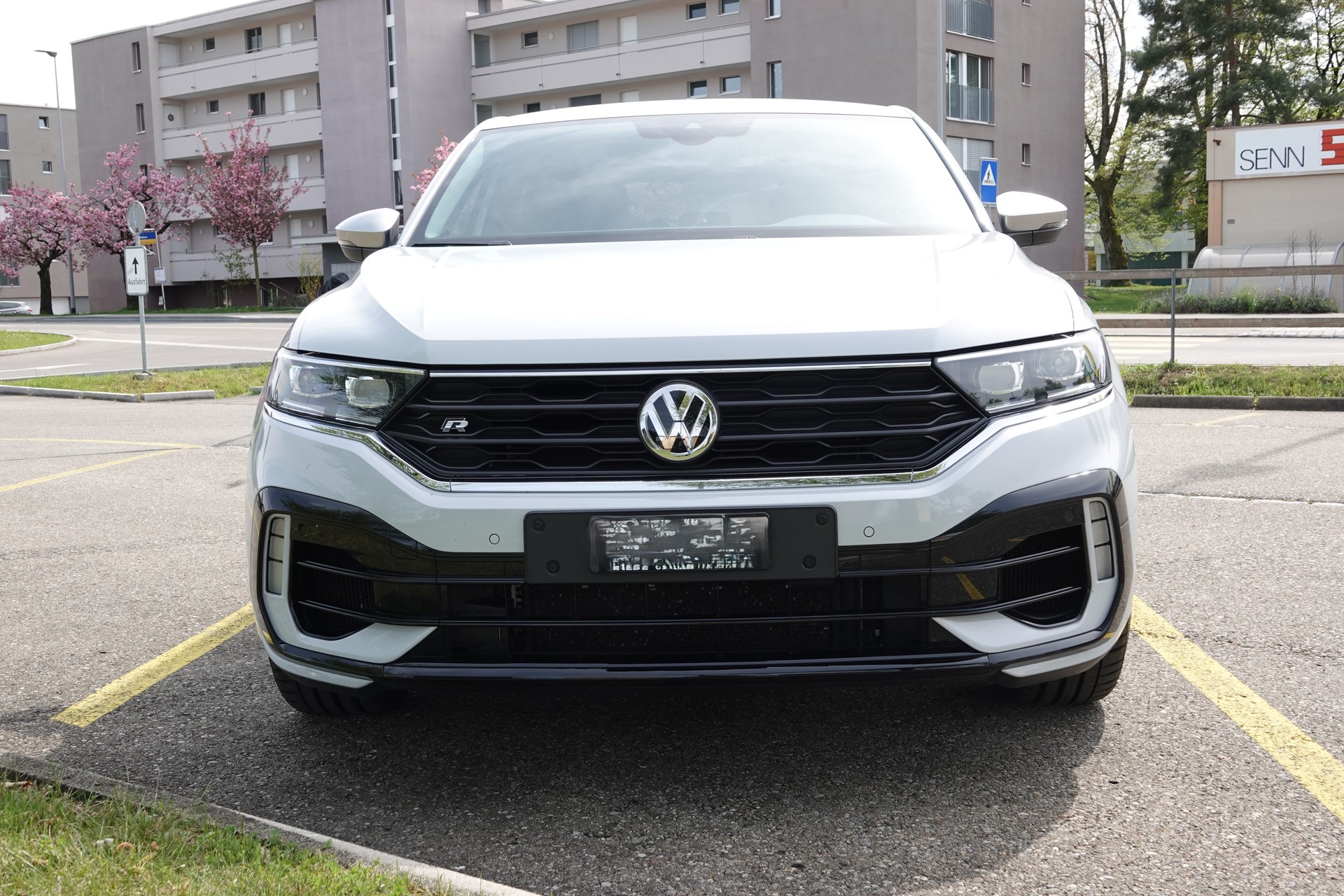 VW 2.0 TSI R DSG 4motion-image-1