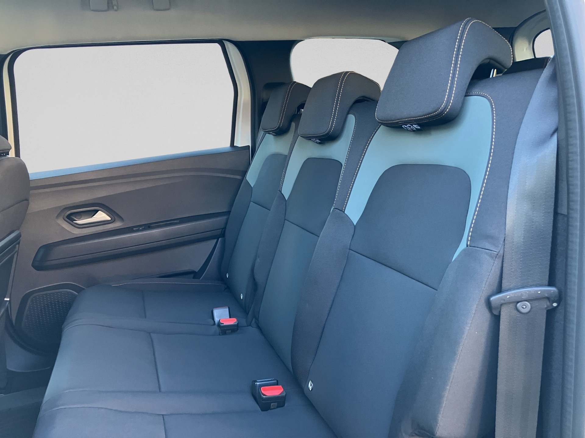 DACIA Jogger HEV 155 Extreme-image-14