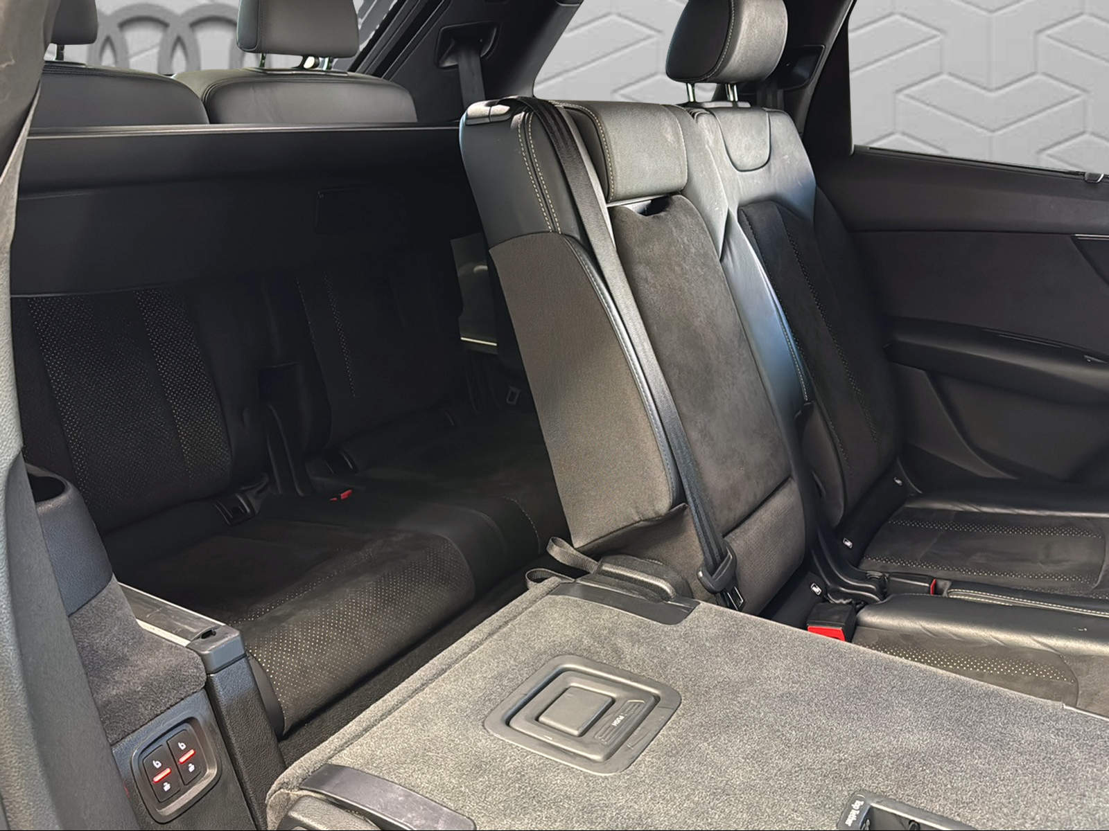 AUDI Q7 45 TDI quattro tiptronic-image-17