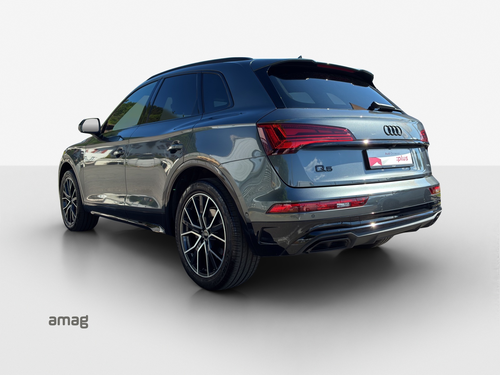 AUDI Q5 40 TDI Black Edition quattro S-tronic-image-2