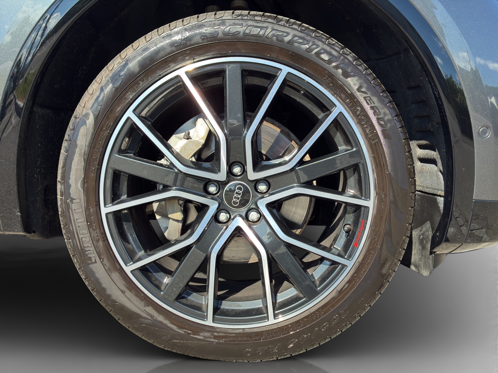 AUDI Q5 40 TDI Black Edition quattro S-tronic-image-15