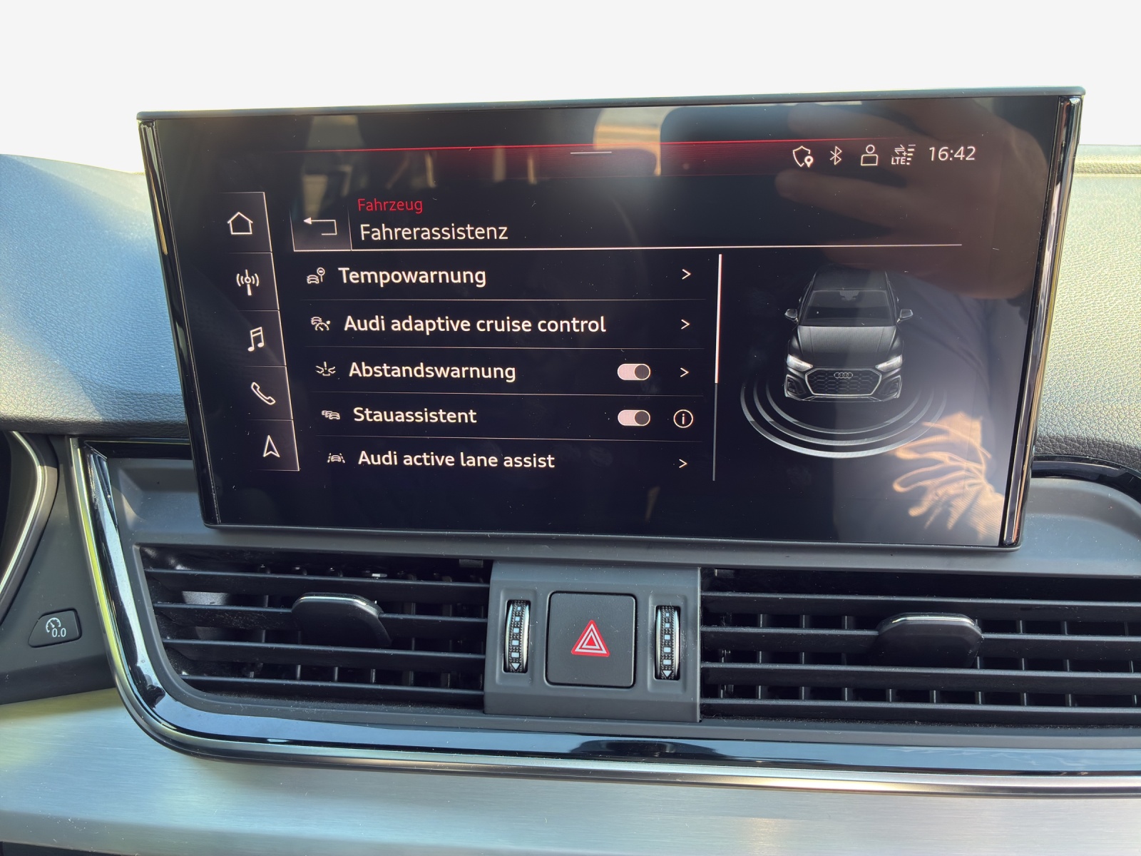 AUDI Q5 40 TDI Black Edition quattro S-tronic-image-13