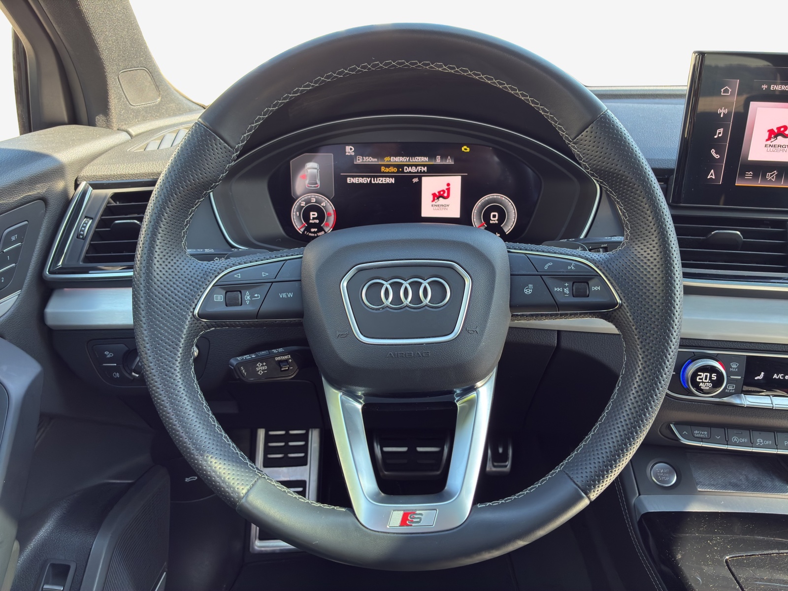 AUDI Q5 40 TDI Black Edition quattro S-tronic-image-9