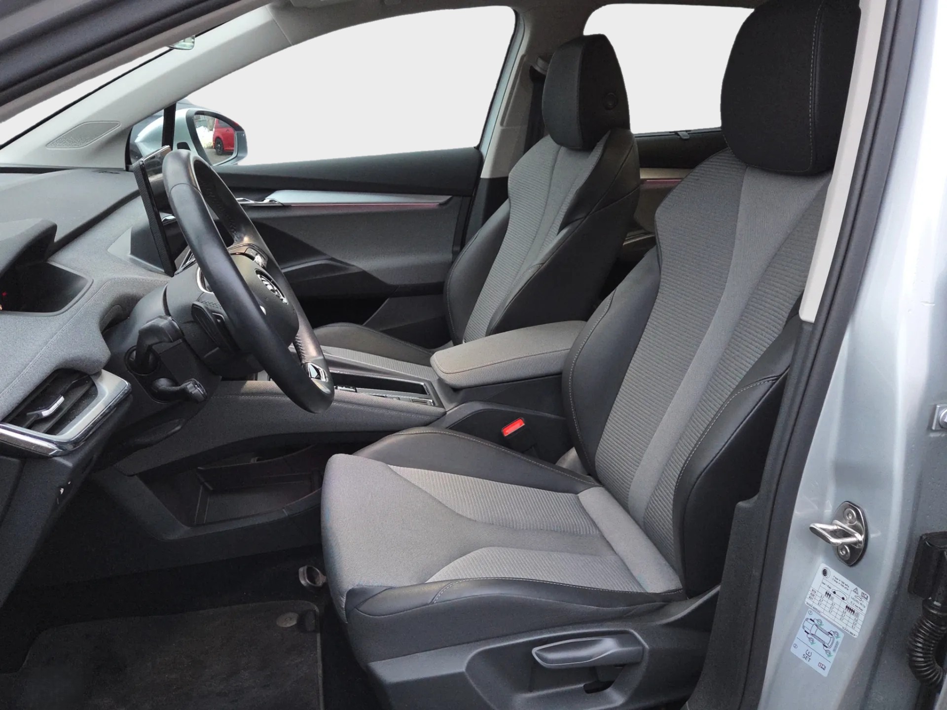 SKODA Enyaq iV 80-image-12