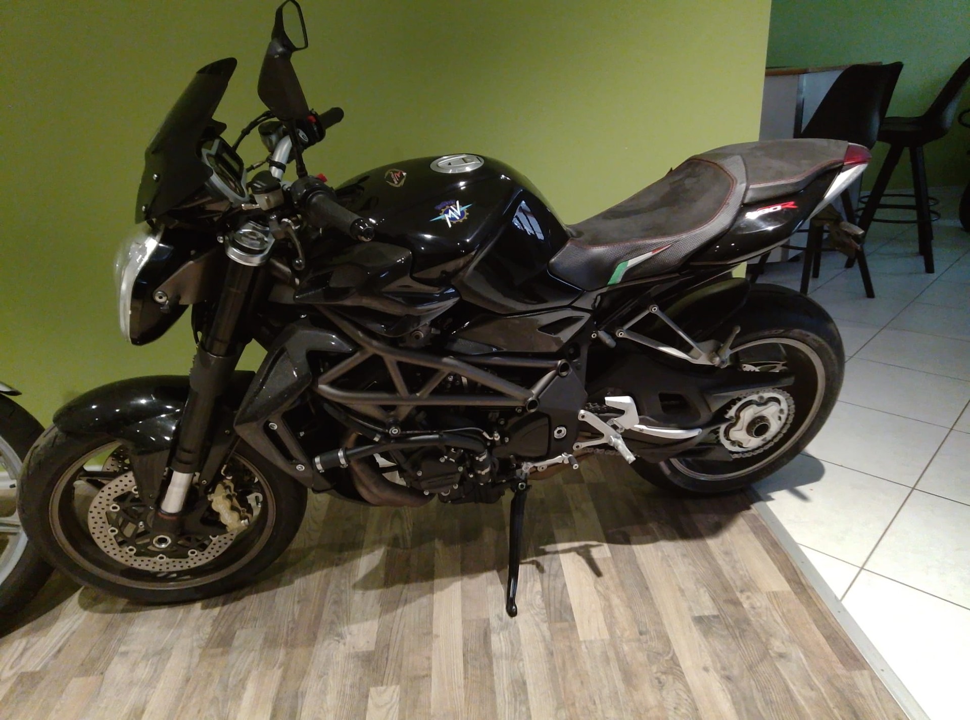MV AGUSTA B4 Brutale 990 R