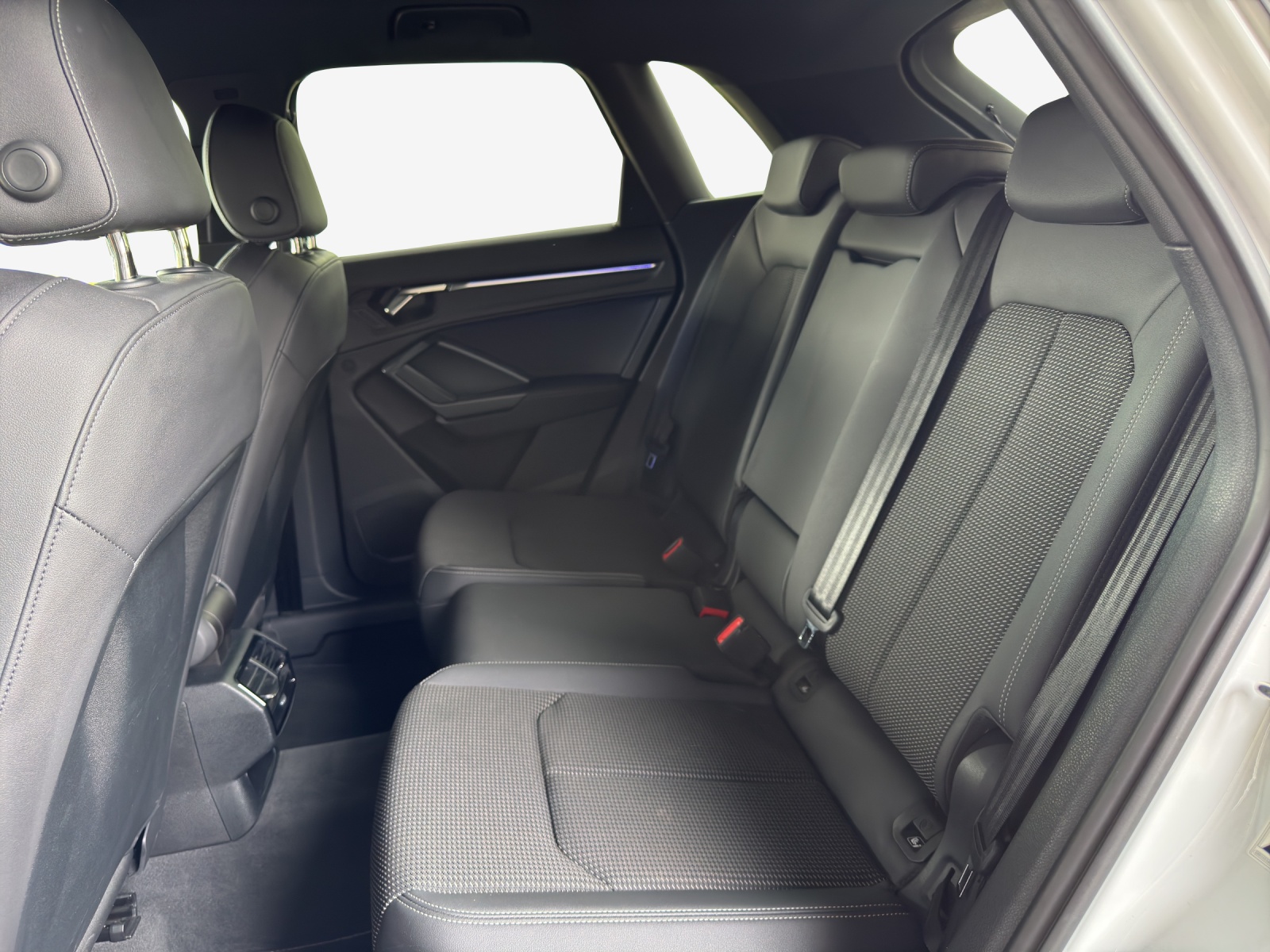 AUDI Q3 35 TFSI S line Attraction S-tronic-image-11