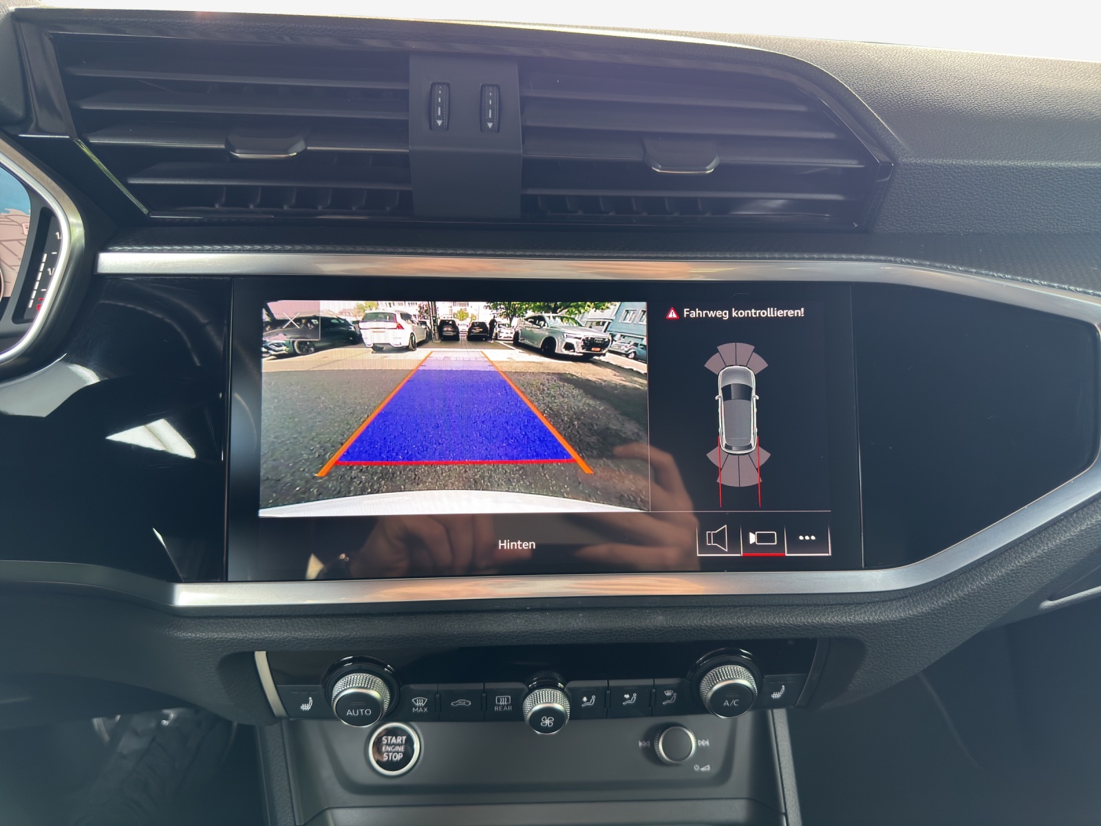 AUDI Q3 35 TFSI S line Attraction S-tronic-image-14