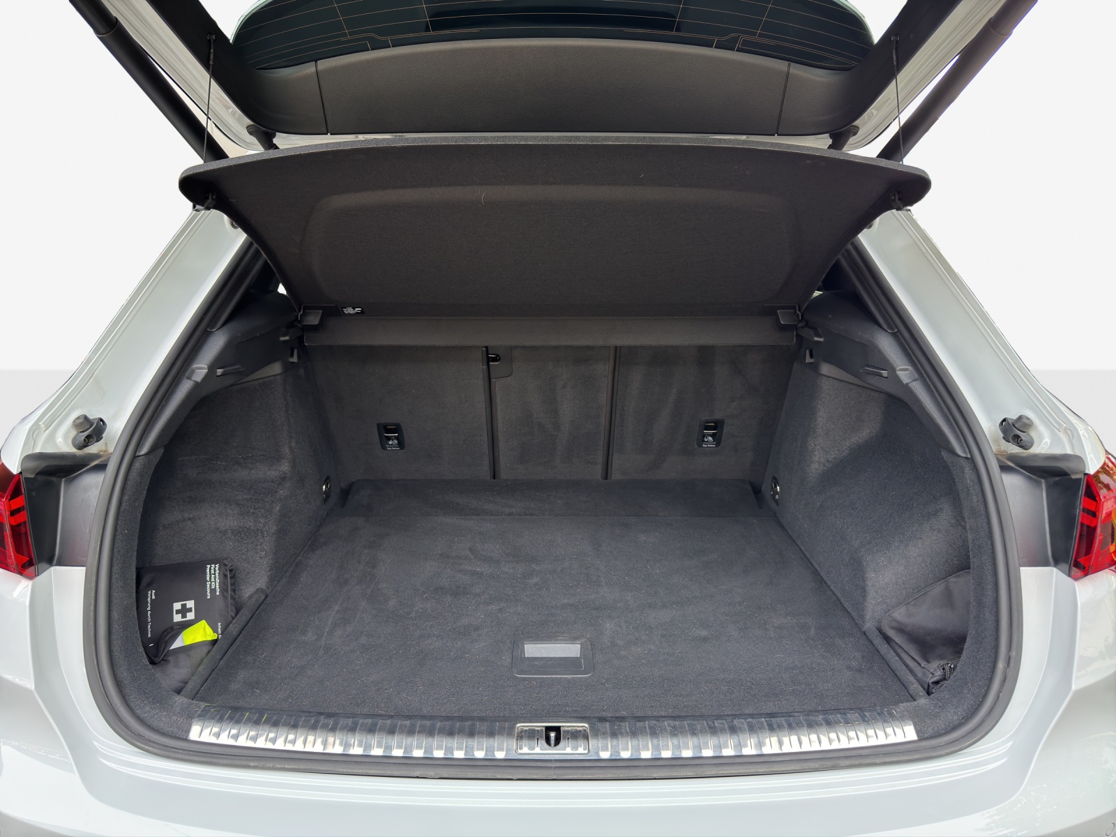 AUDI Q3 35 TFSI S line Attraction S-tronic-image-12