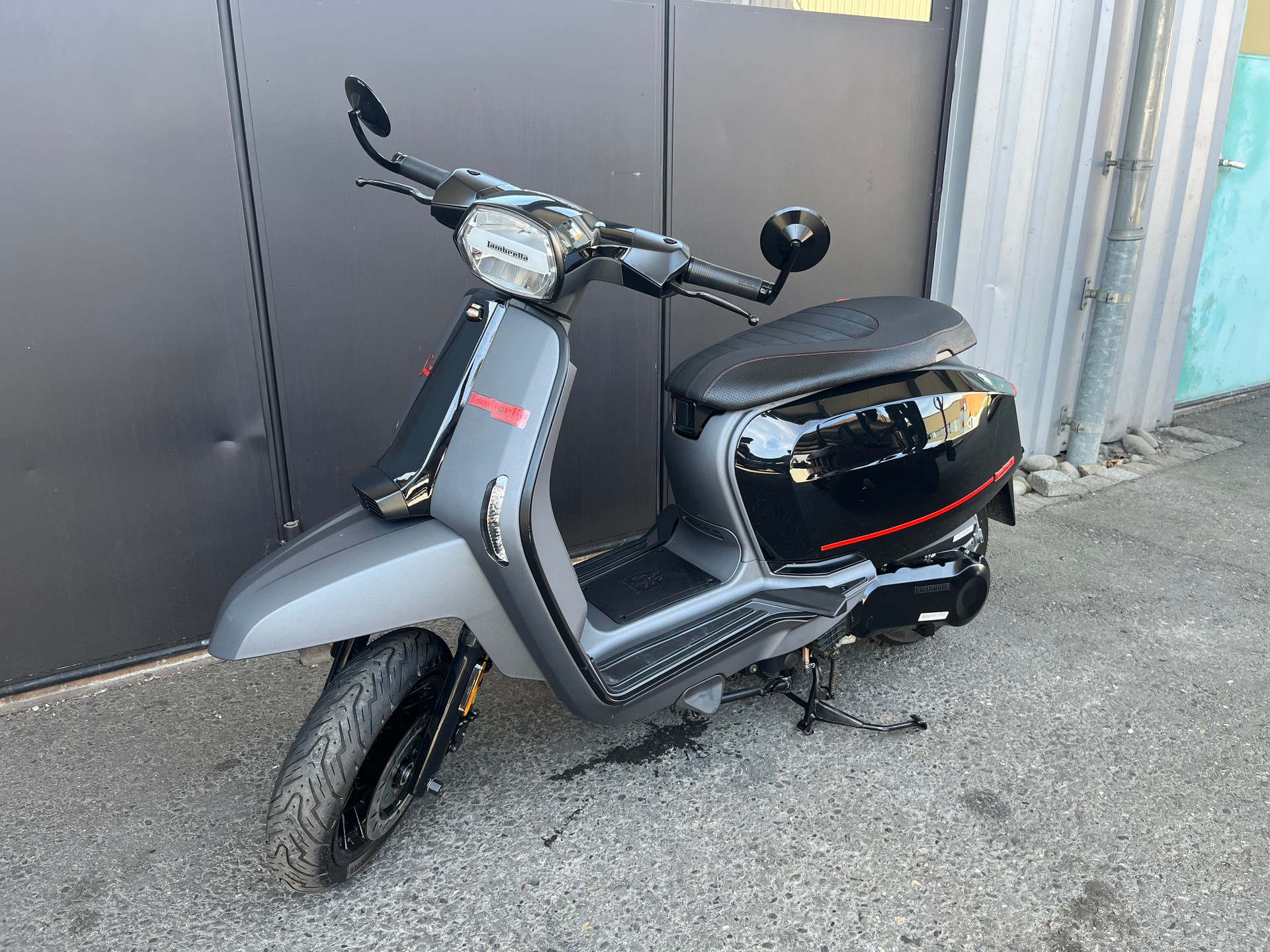 LAMBRETTA V 125 PIRELLI EDITION-image-2