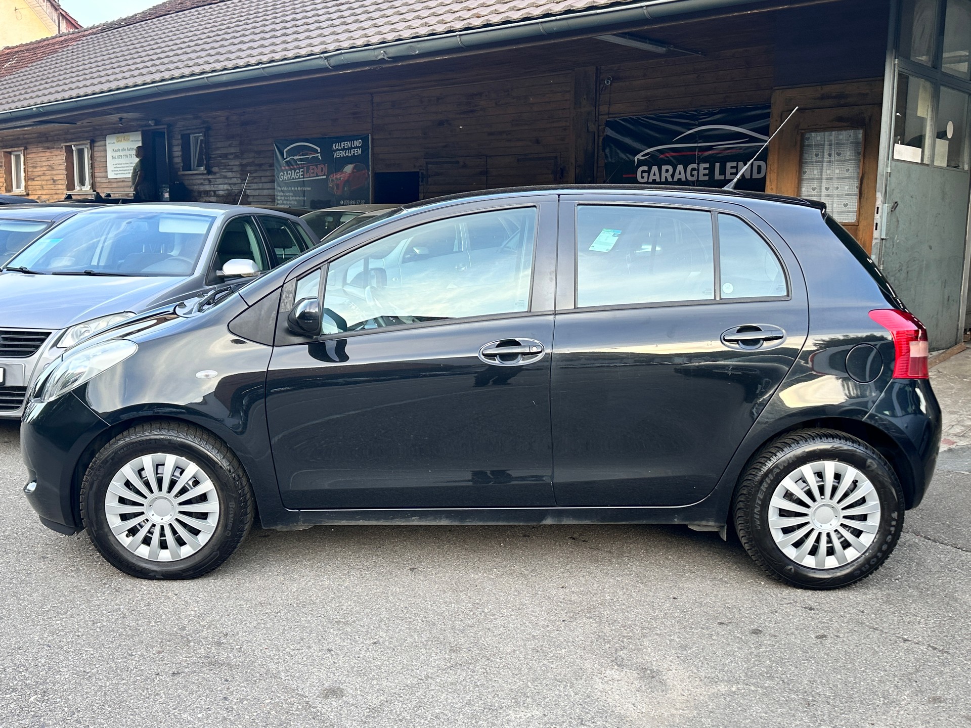 TOYOTA Yaris 1.3 Linea Sol-image-5