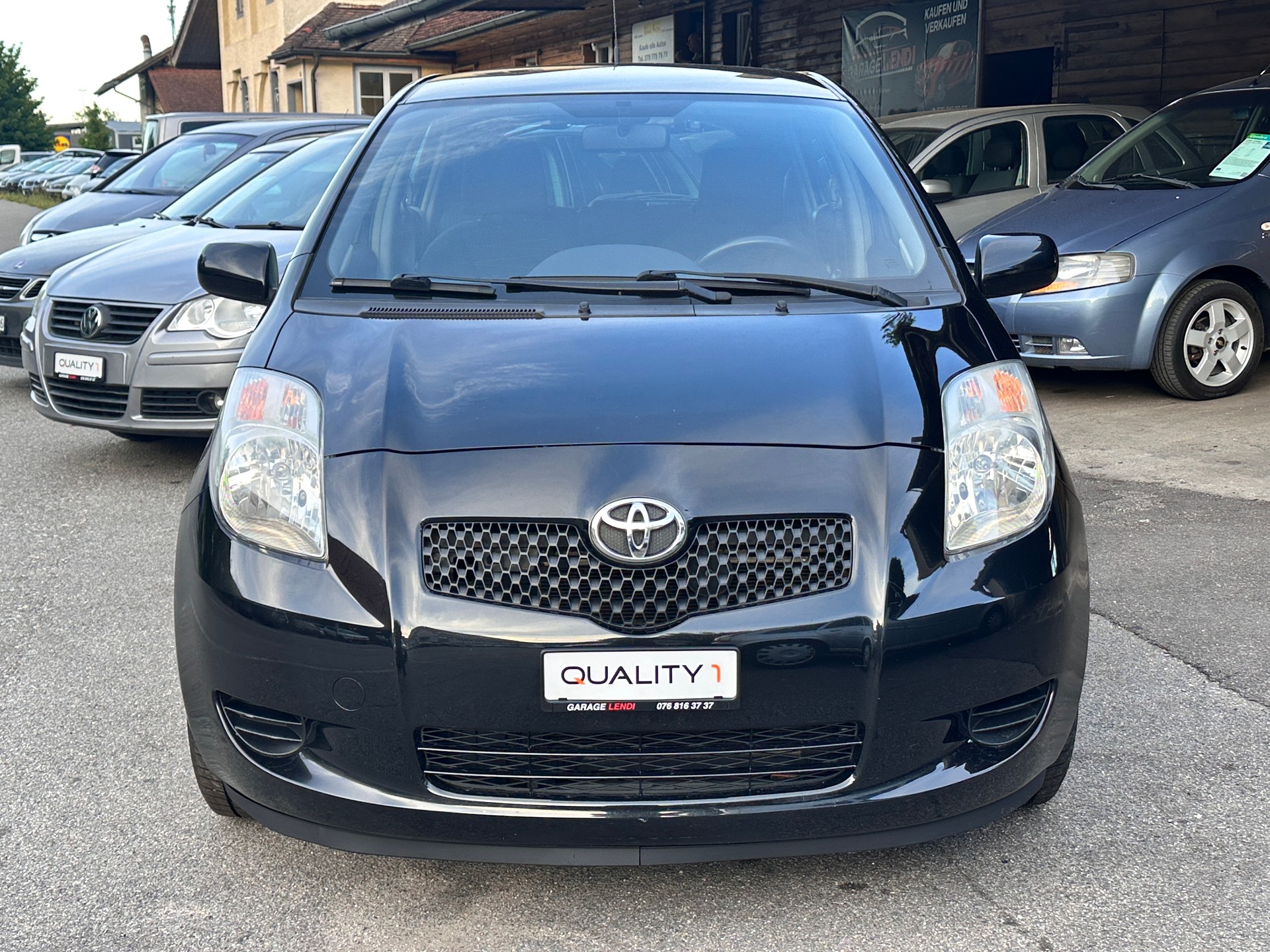 TOYOTA Yaris 1.3 Linea Sol-showroom-element-3