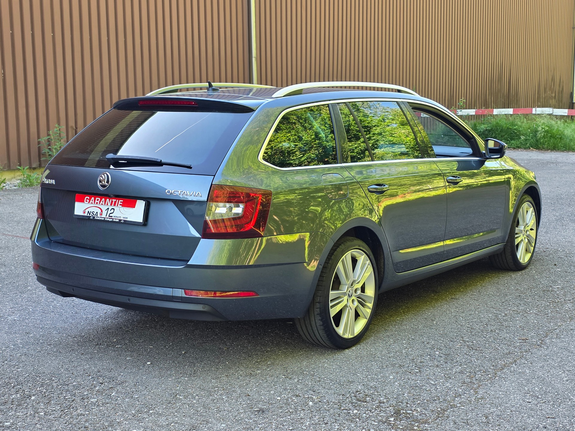 SKODA Octavia Combi 2.0 TDI Swiss Edition DSG-image-2