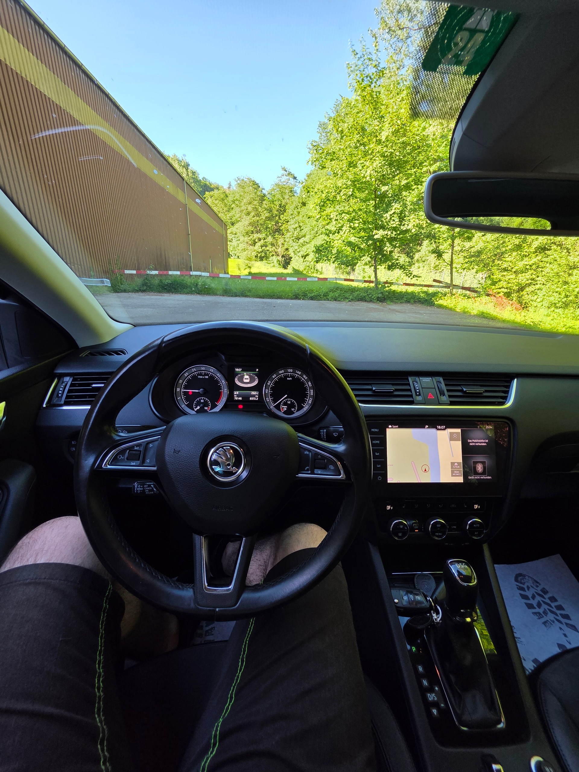 SKODA Octavia Combi 2.0 TDI Swiss Edition DSG-image-13