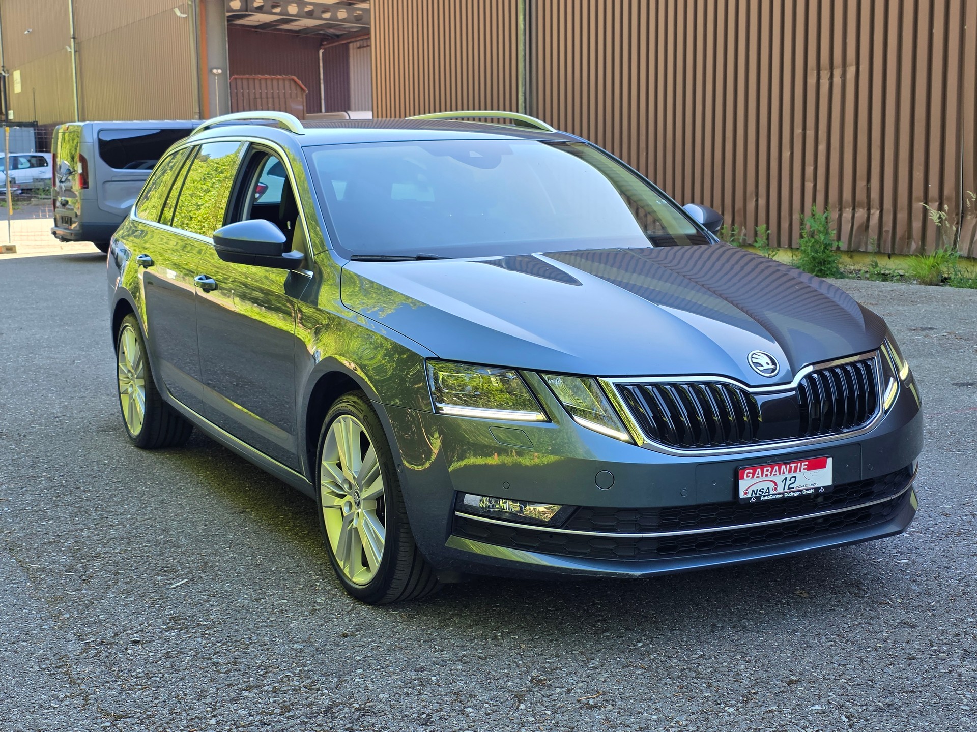 SKODA Octavia Combi 2.0 TDI Swiss Edition DSG-image-1